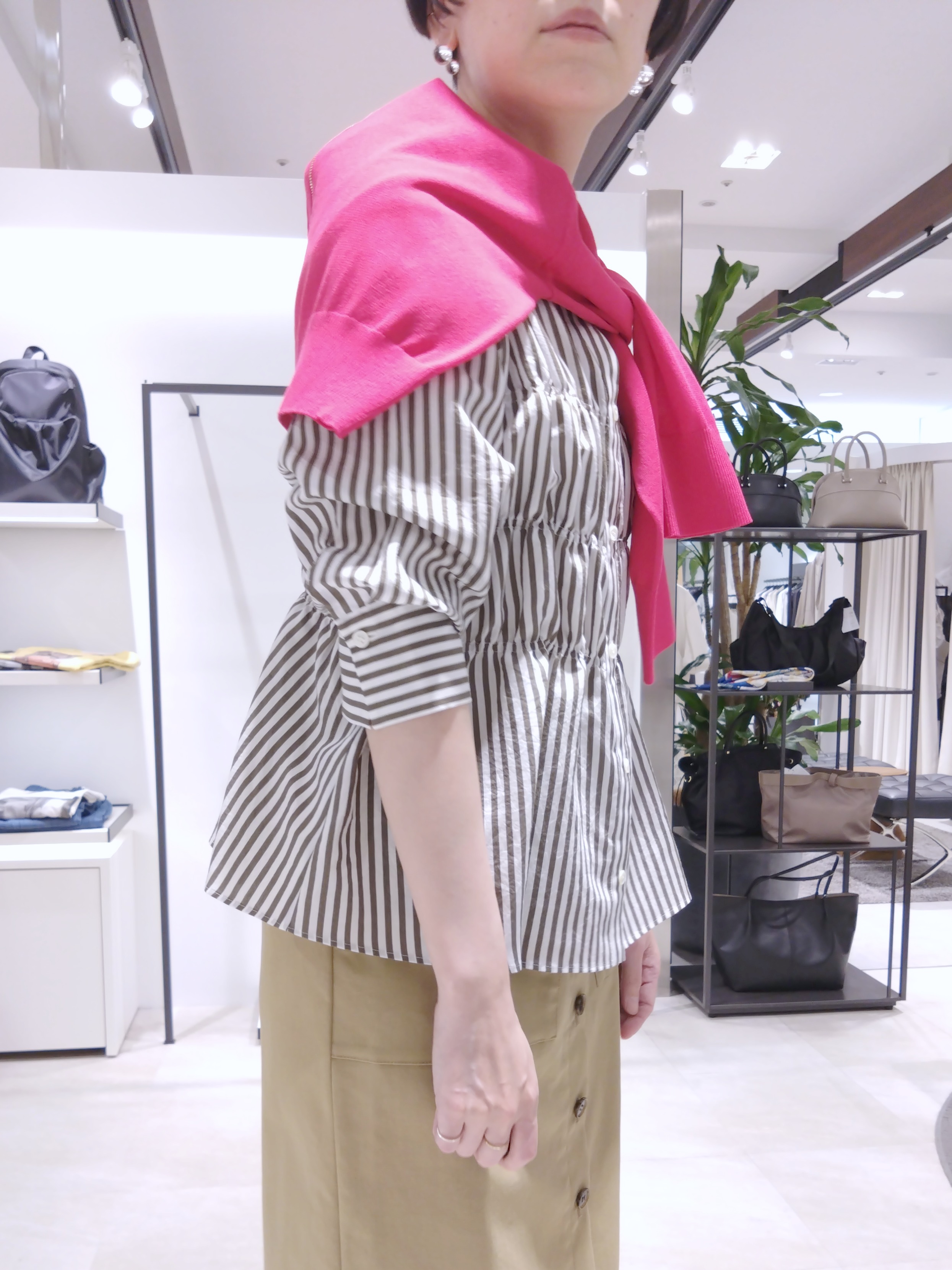 まちこさんの「UNTITLED｜【アンサンブル可/日除け・冷房対策】シアーレーヨンZIPカーディガン」を使ったコーディネート