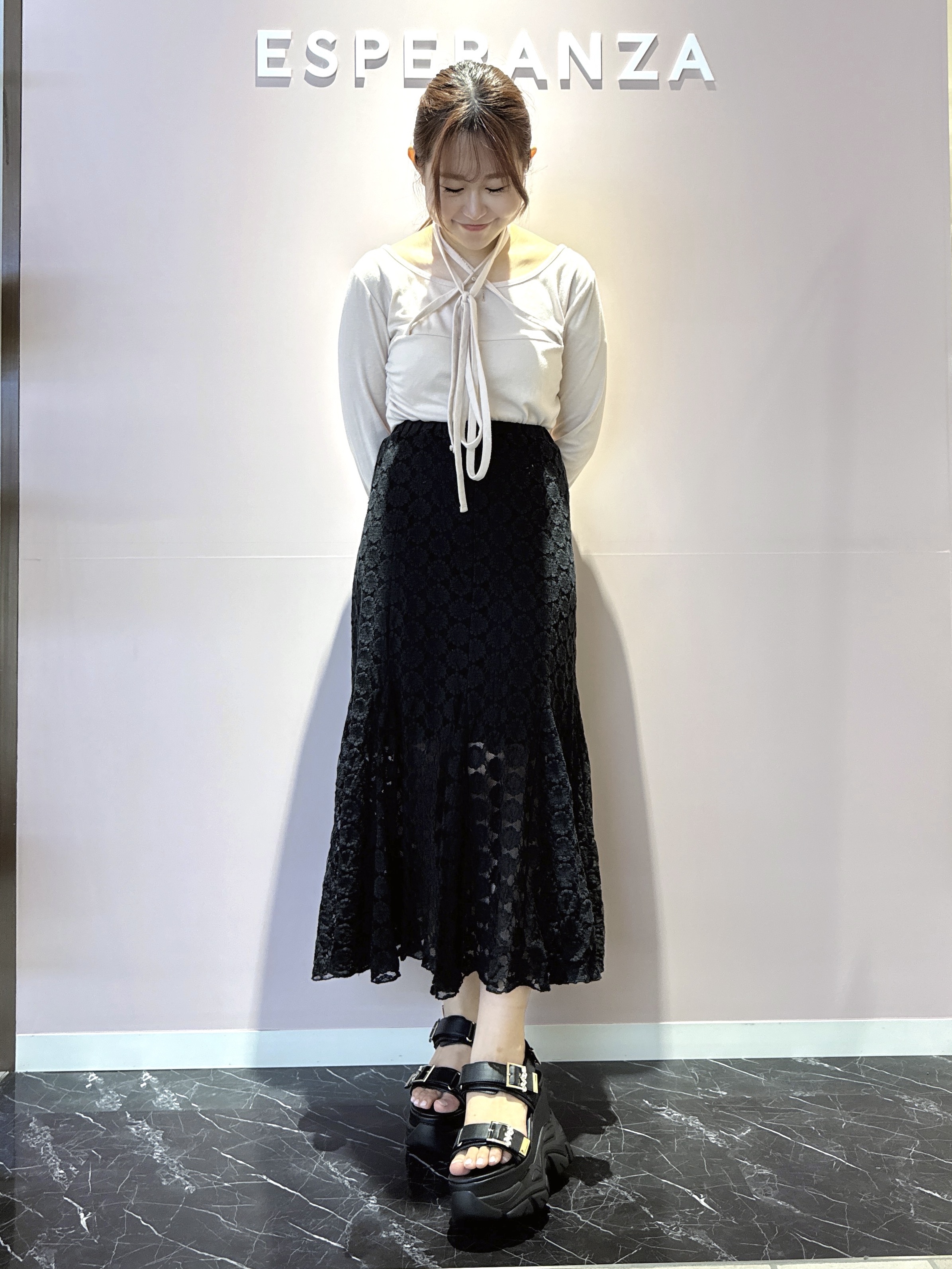 neinaさんの「ESPERANZA｜ビジューベルトスニーカーソールスポサン」を使ったコーディネート