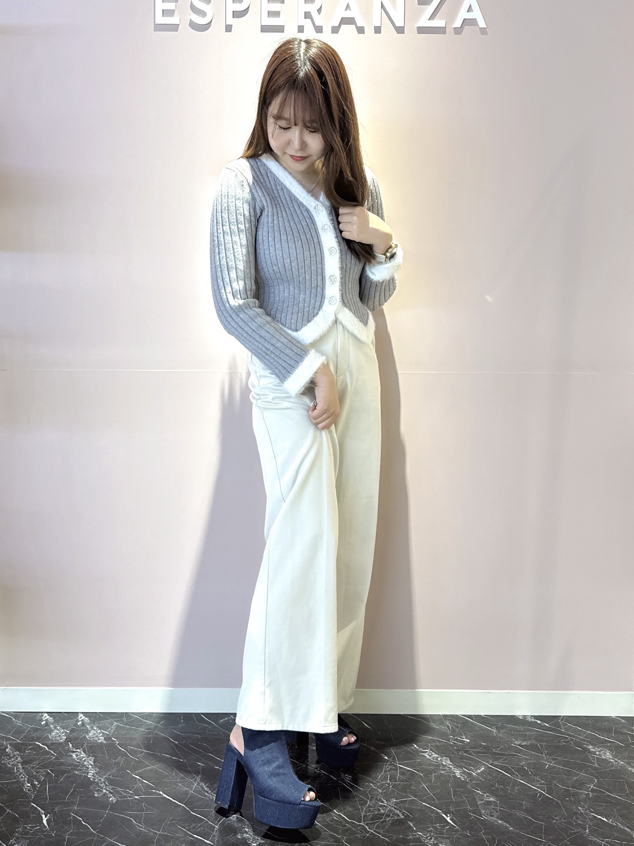 neinaさんの「ESPERANZA｜厚底ラク盛りブーツヒールサンダル」を使ったコーディネート