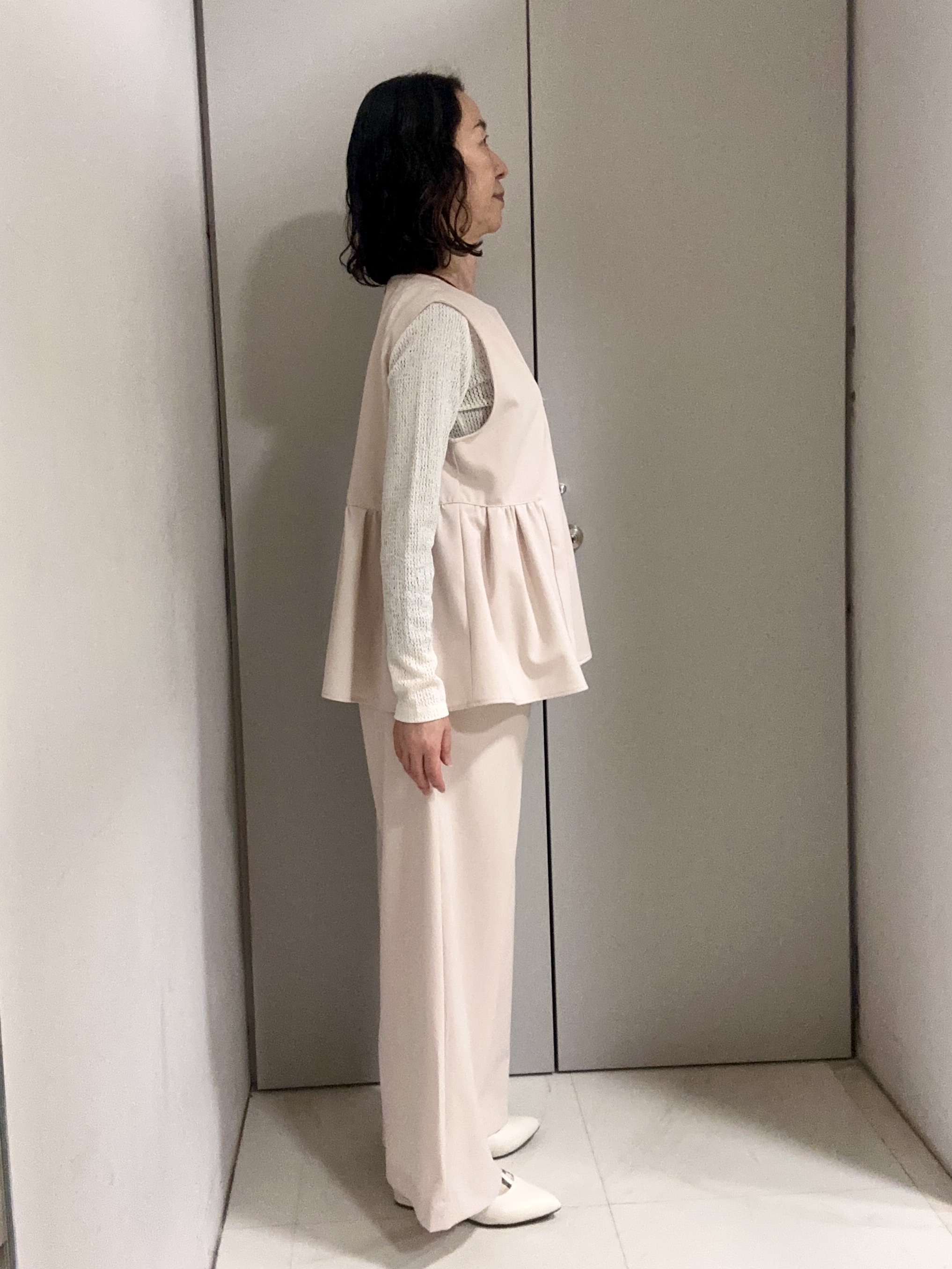 Kouさんの「Reflect｜【単品使い◎】ペプラムベスト＋リラクシーパンツセット」を使ったコーディネート