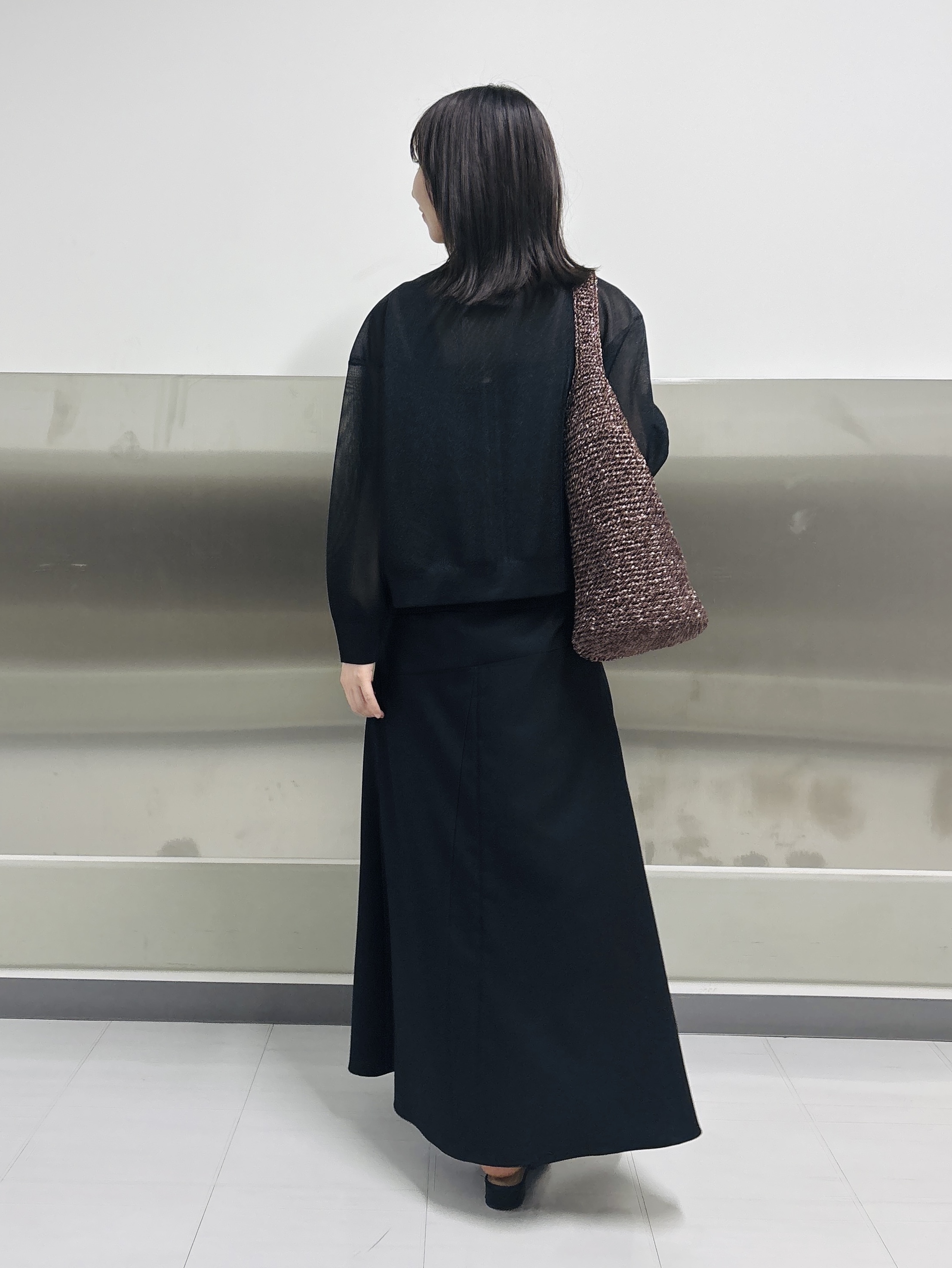 Yoshimiさんの「INDIVI｜【大人カジュアル】メタリックかぎ編みボトルバッグ」を使ったコーディネート