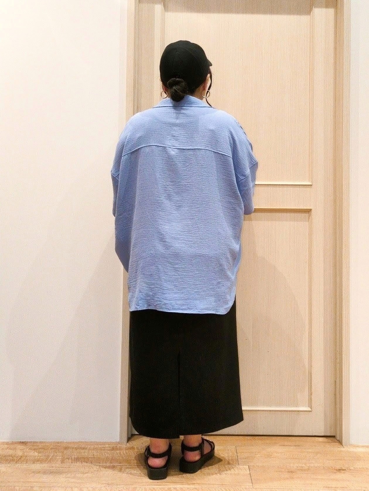 haseさんの「SHOO･LA･RUE｜【高レビュー/洗濯後しわになりにくい/体型カバー】きちんとゆるっと 大人の抜け感 ポンチョ風カラーシ」を使ったコーディネート