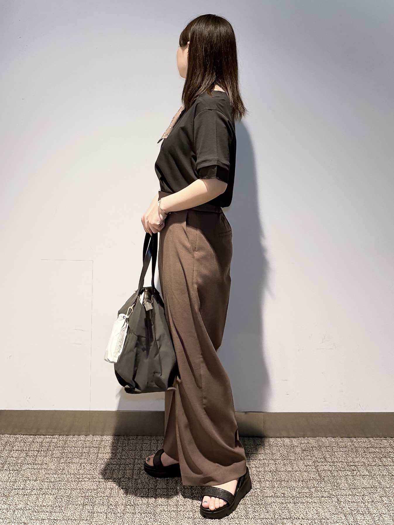みーさんの「grove｜【二の腕カバー/UVカット・ひんやり】袖口シアースクエアネックTシャツ」を使ったコーディネート