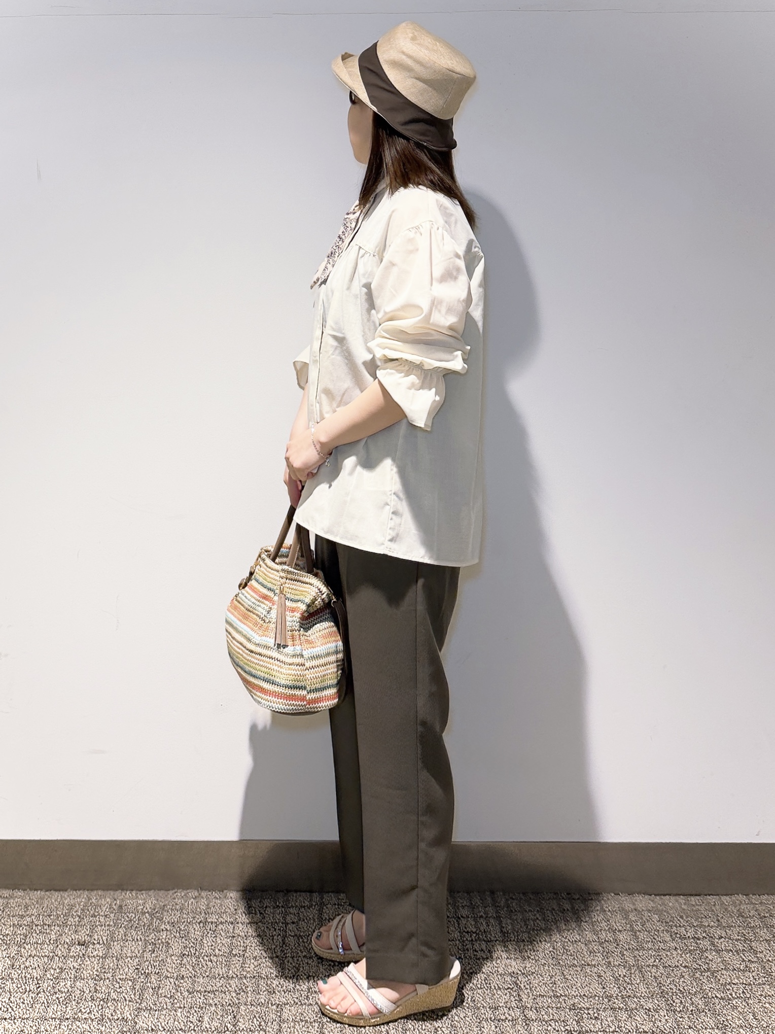 みーさんの「grove｜【貴島明日香さん着用／イージーケア／接触冷感】麻混スタンドギャザーシャツ」を使ったコーディネート
