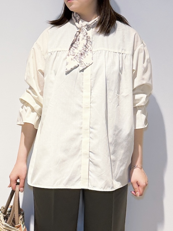 みーさんの「grove｜【貴島明日香さん着用／イージーケア／接触冷感】麻混スタンドギャザーシャツ」を使ったコーディネート
