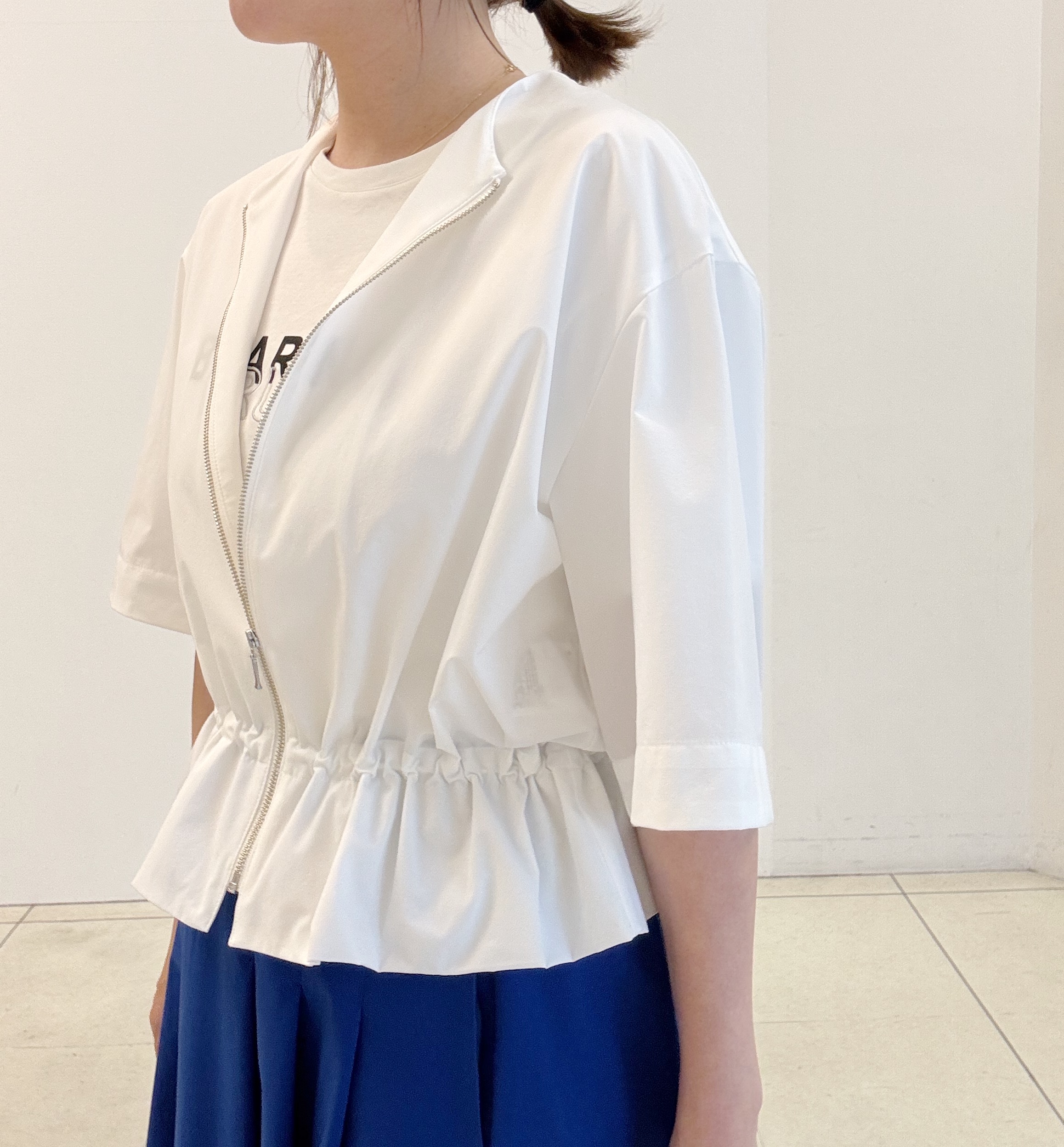 yoshiyaさんの「INDIVI｜【UVケア／選べるグラフィック】スムースジャージTシャツ」を使ったコーディネート