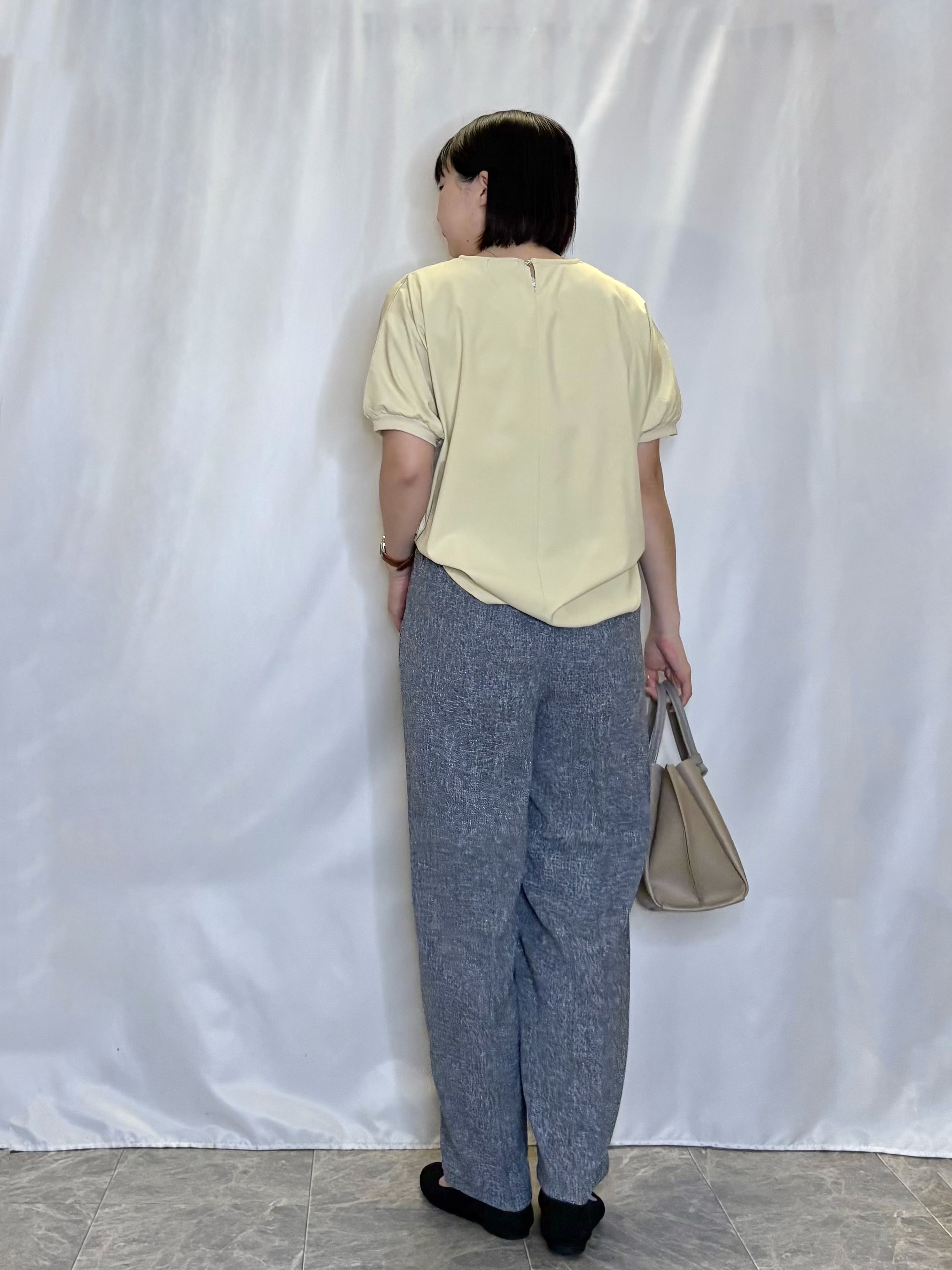 ネリさんの「SHOO･LA･RUE｜【ひんやり/洗濯後しわになりにくい】インせず着られる さらっとタッチのドルマンブラウス」を使ったコーディネート