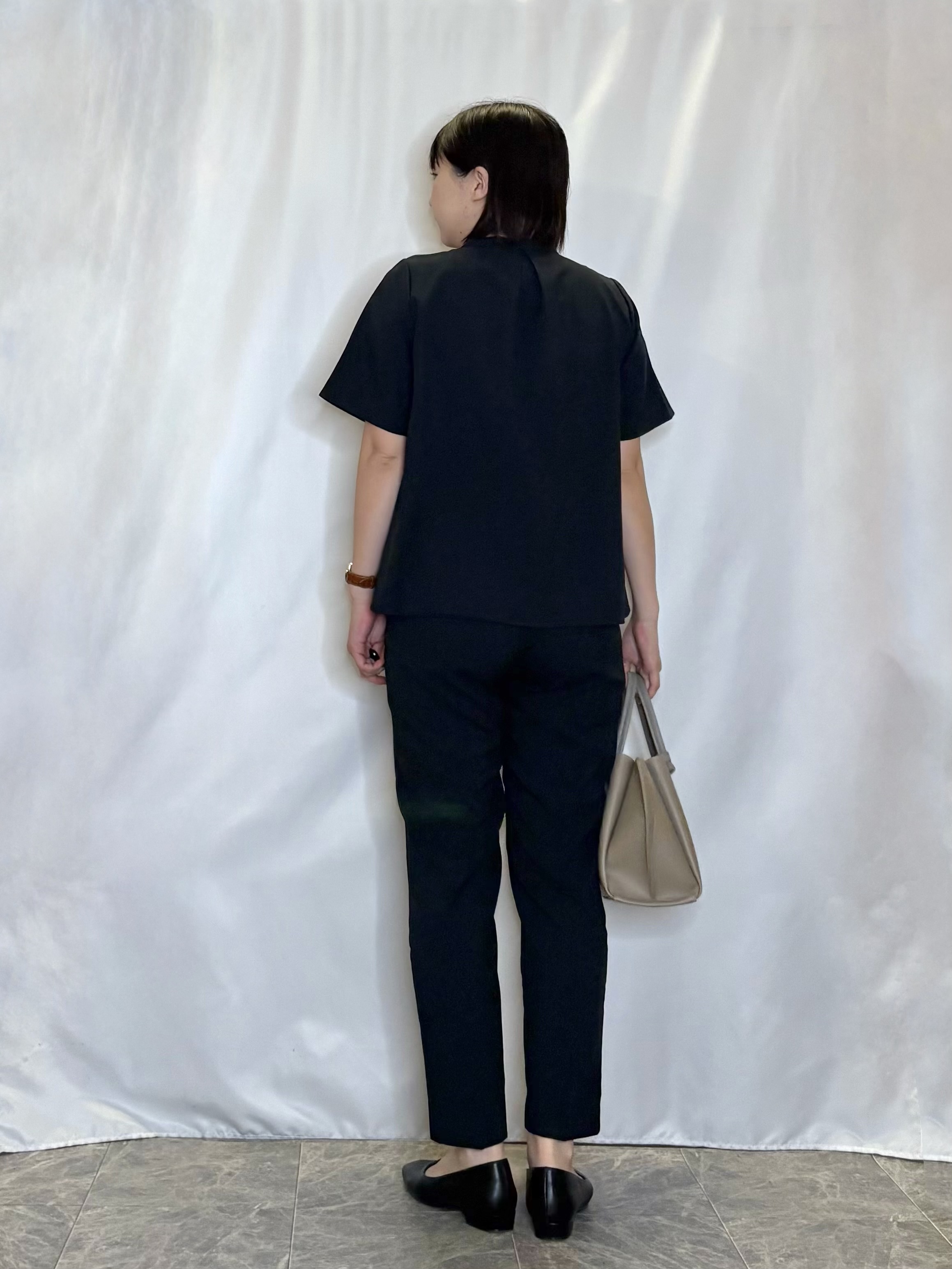ネリさんの「SHOO･LA･RUE｜【ひんやり/吸水速乾/セットアップ可】洗濯後しわになりにくい　タックブラウス」を使ったコーディネート