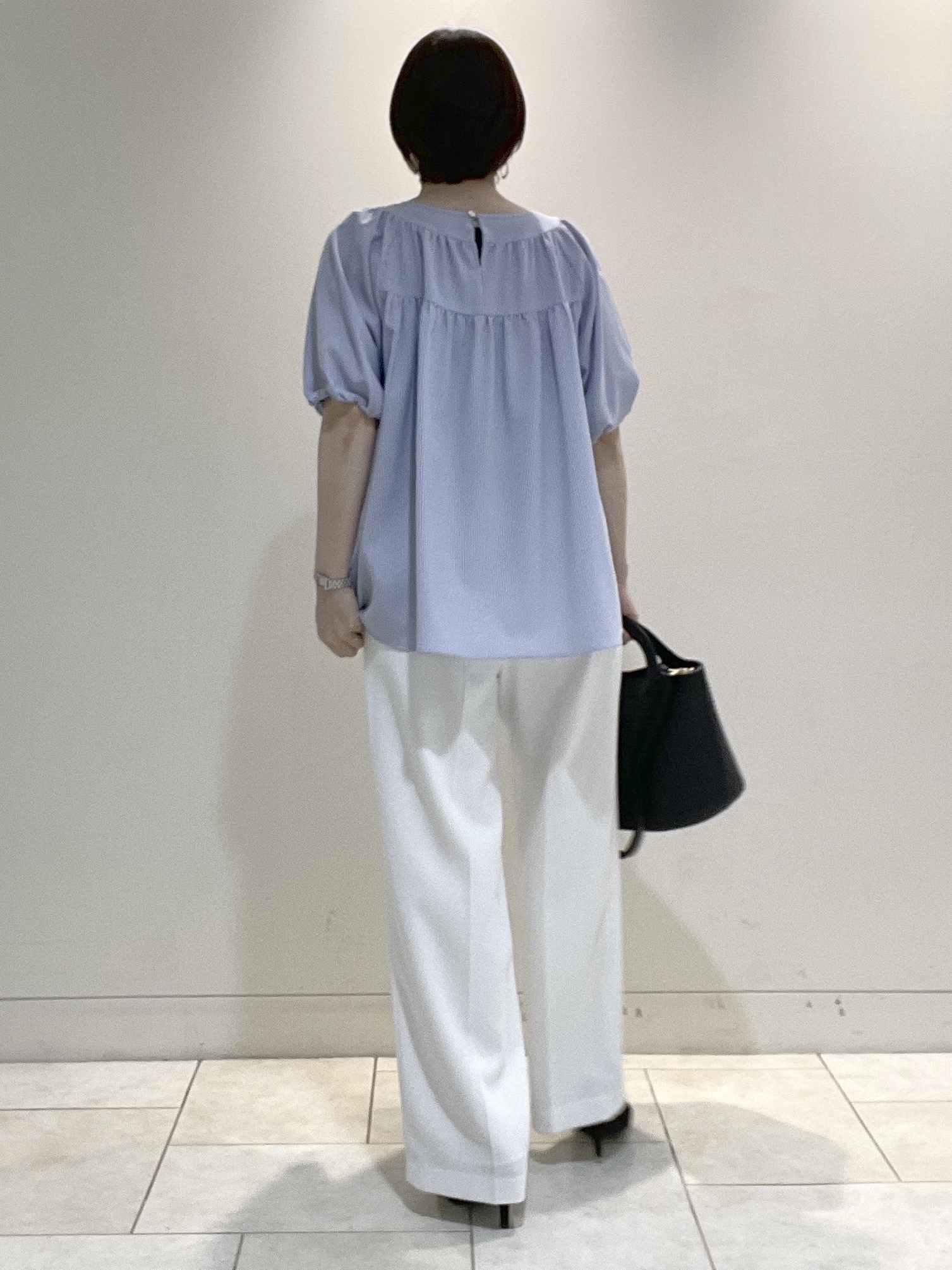 フミさんの「Reflect｜ギャザーデザインブラウス」を使ったコーディネート