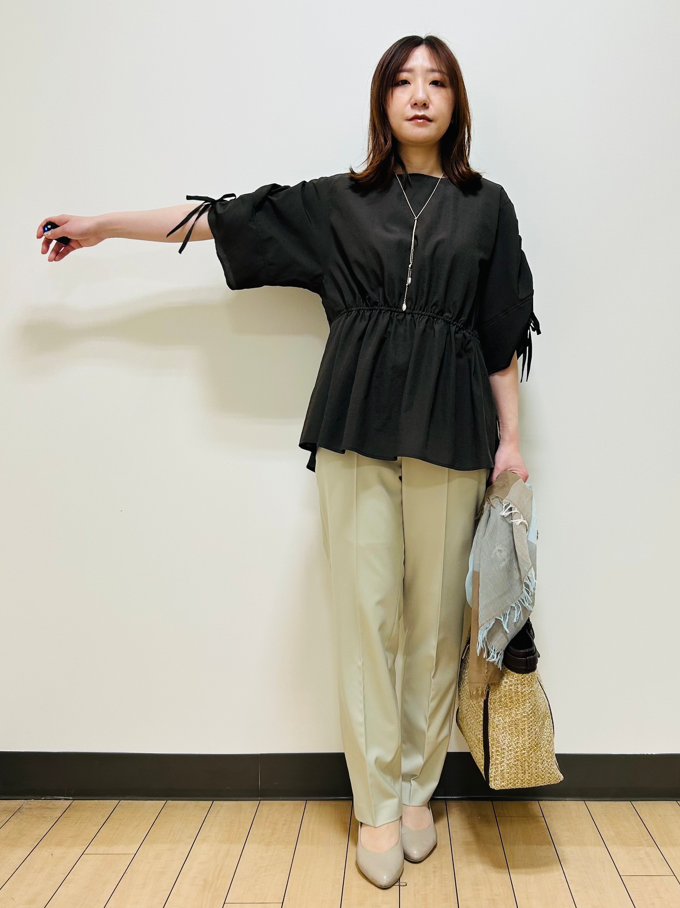 miiiさんの「Reflect｜【通気性あり／涼しい／マシンウォッシャブル】ウエストギャザーブラウス」を使ったコーディネート