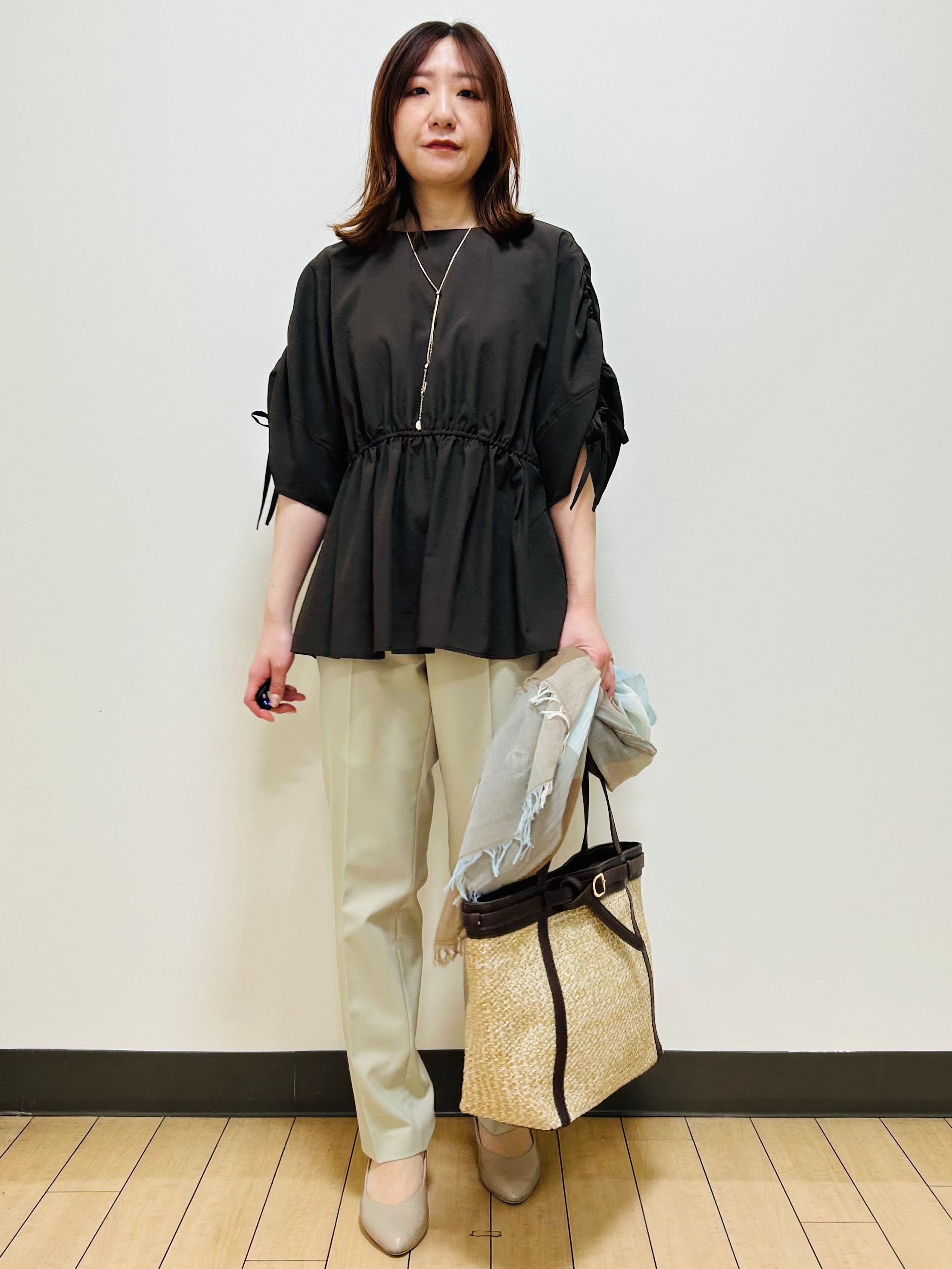 miiiさんの「Reflect｜【通気性あり／涼しい／マシンウォッシャブル】ウエストギャザーブラウス」を使ったコーディネート