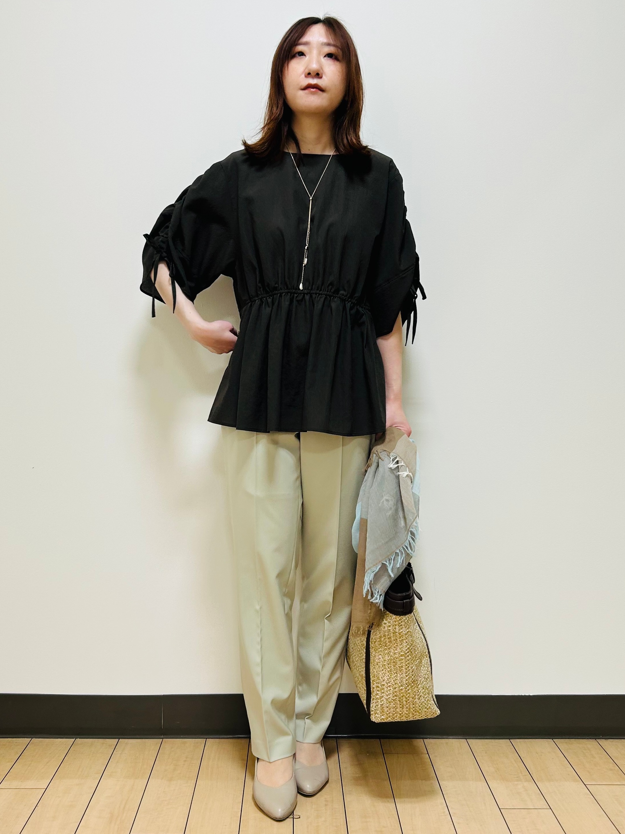 miiiさんの「Reflect｜【通気性あり／涼しい／マシンウォッシャブル】ウエストギャザーブラウス」を使ったコーディネート