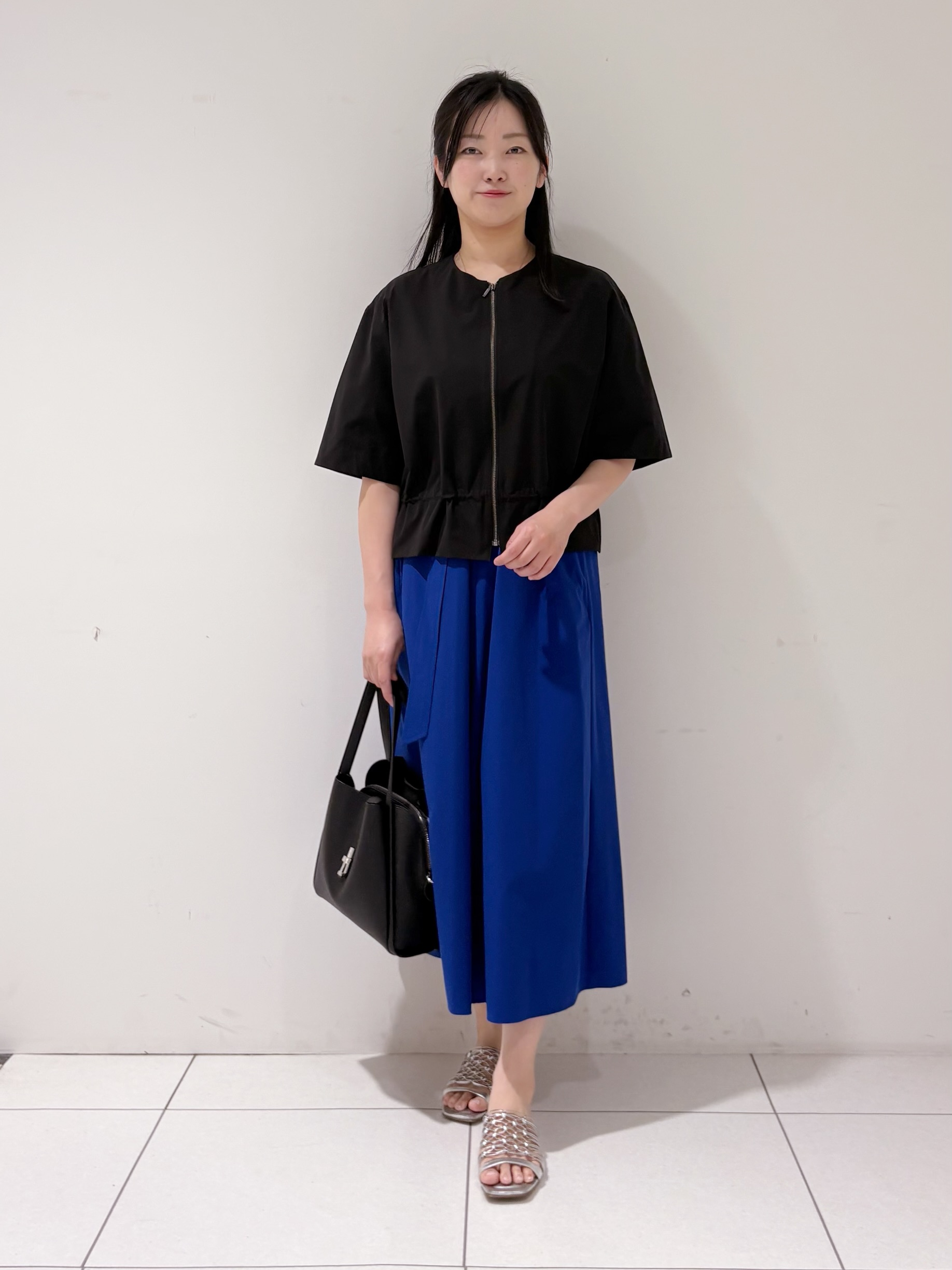 momokoさんの「INDIVI｜【撥水／UVケア／SETUP可能】軽量5分袖ライトブルゾン」を使ったコーディネート