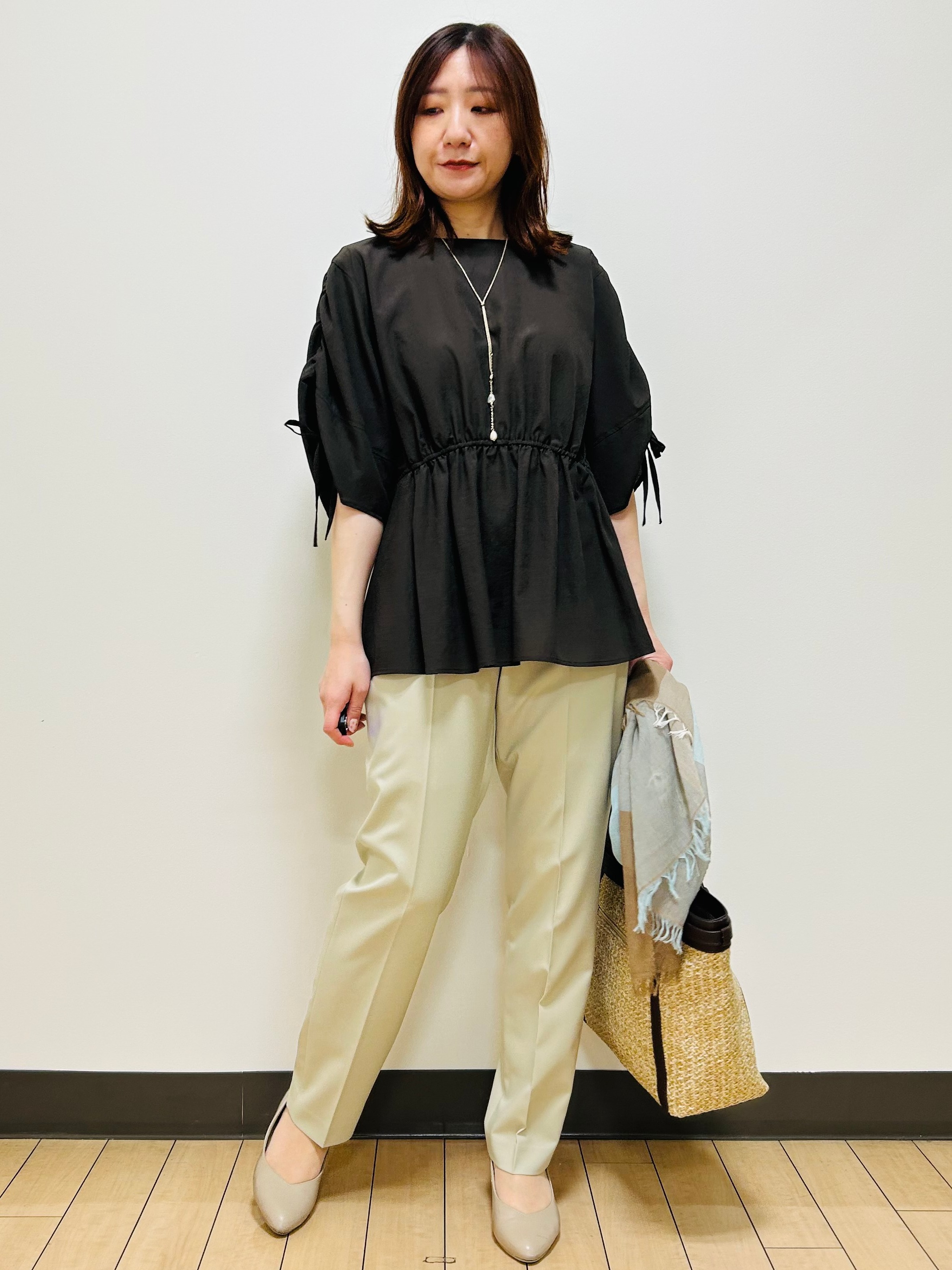 miiiさんの「Reflect｜【通気性あり／涼しい／マシンウォッシャブル】ウエストギャザーブラウス」を使ったコーディネート