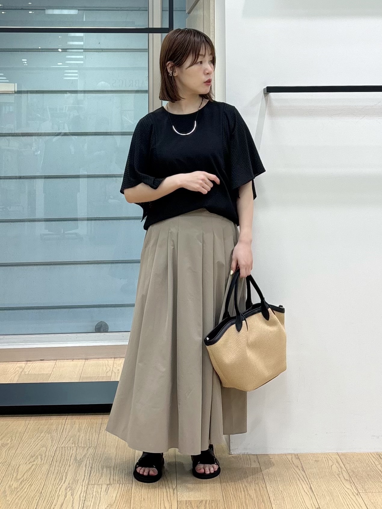 asamiさんの「INDIVI｜【洗える／シアーチェック柄】異素材コンビスリーブトップス」を使ったコーディネート