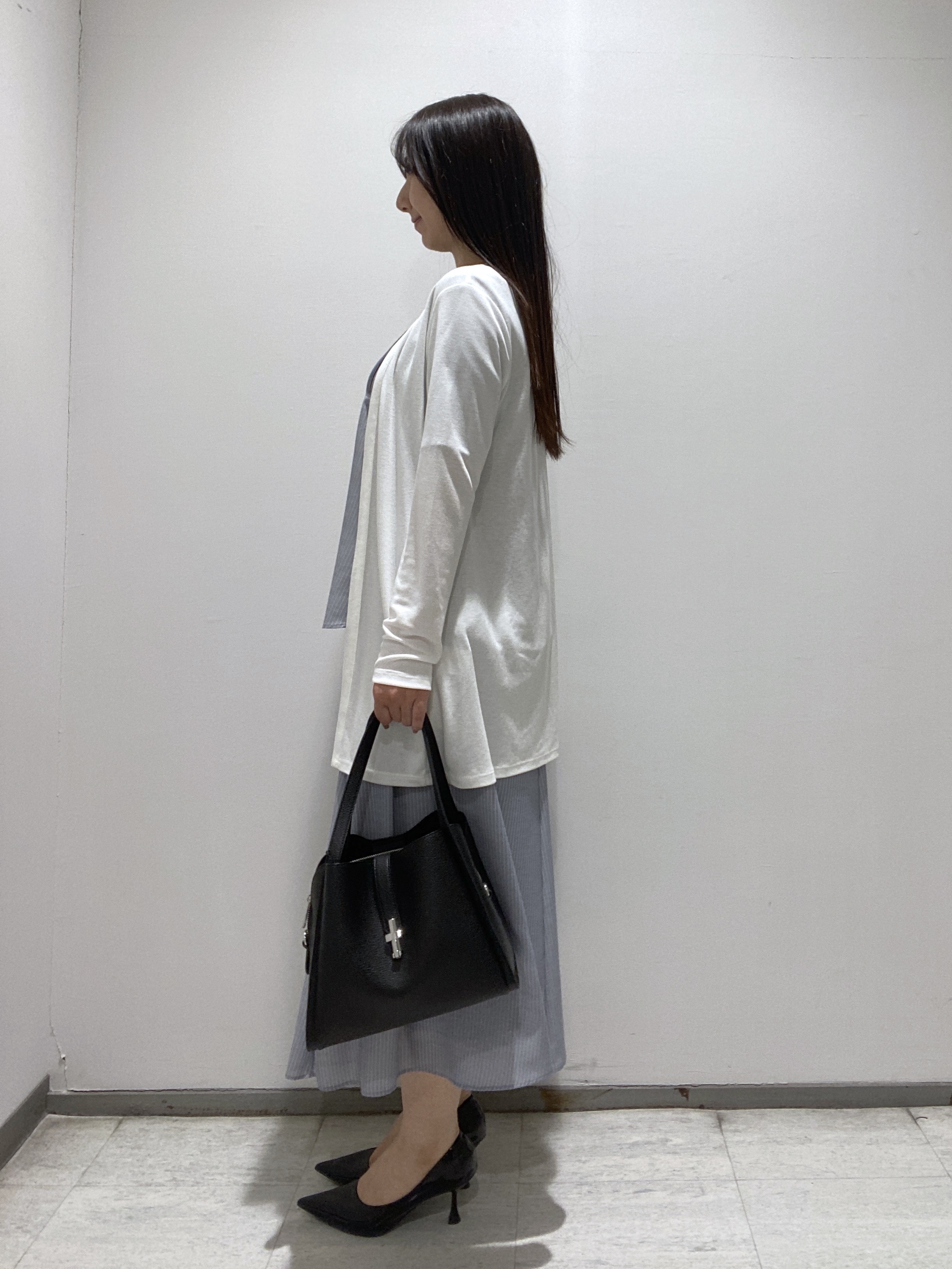 meiさんの「INDIVI｜【接触冷感/洗える】シアーシャンブレーピンタックブラウス」を使ったコーディネート