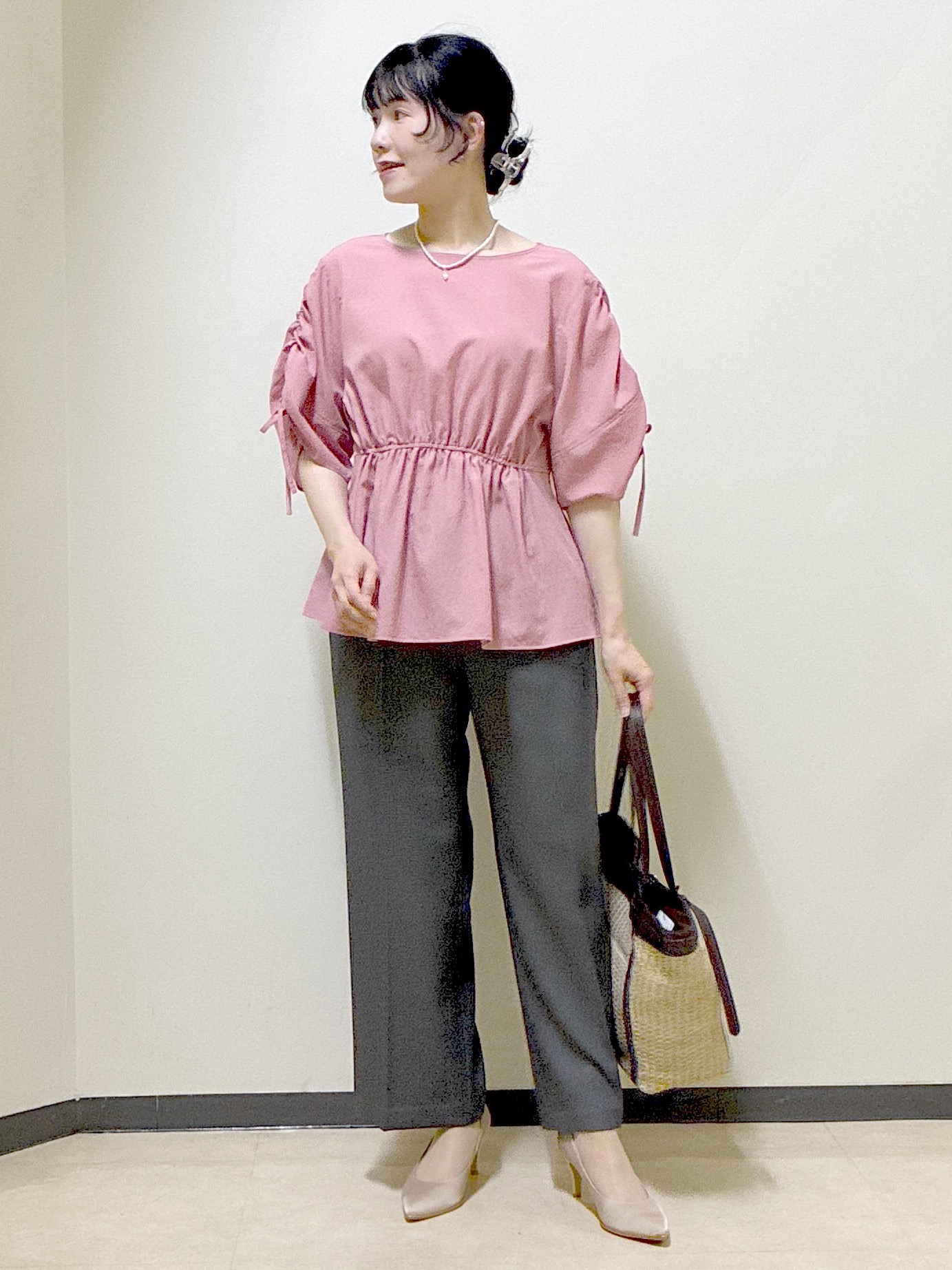  beni_gingerさんの「Reflect｜【通気性あり／涼しい／マシンウォッシャブル】ウエストギャザーブラウス」を使ったコーディネート