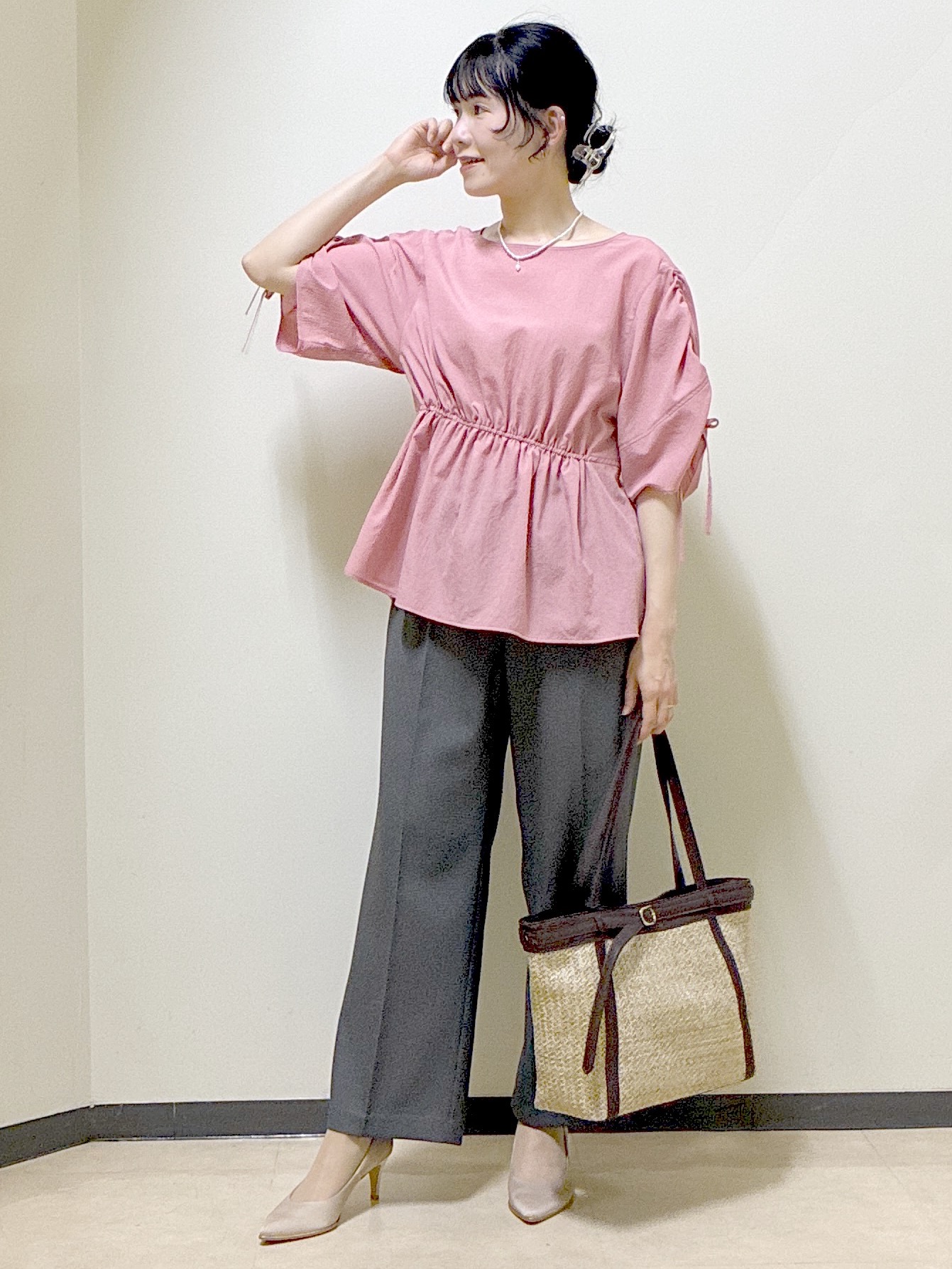  beni_gingerさんの「Reflect｜【通気性あり／涼しい／マシンウォッシャブル】ウエストギャザーブラウス」を使ったコーディネート