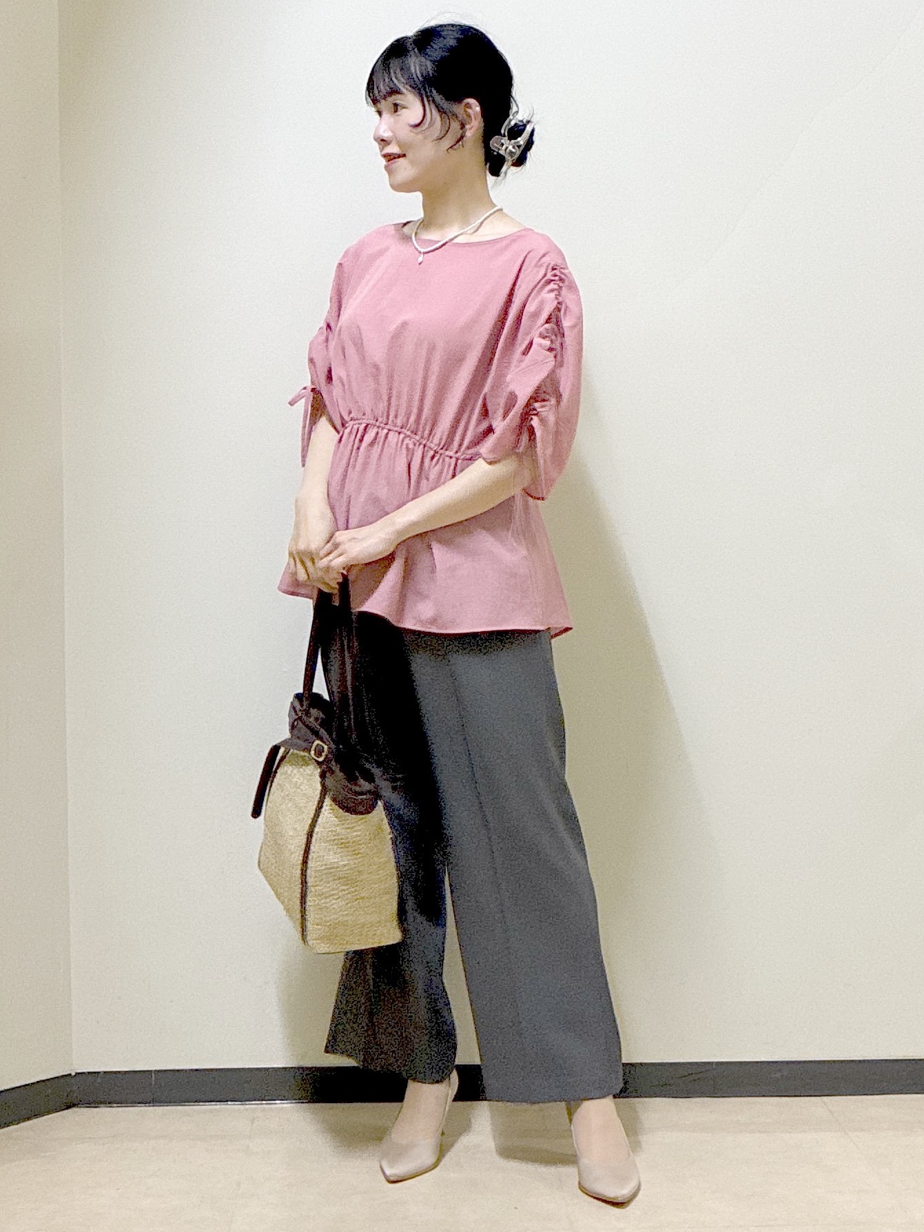  beni_gingerさんの「Reflect｜【通気性あり／涼しい／マシンウォッシャブル】ウエストギャザーブラウス」を使ったコーディネート