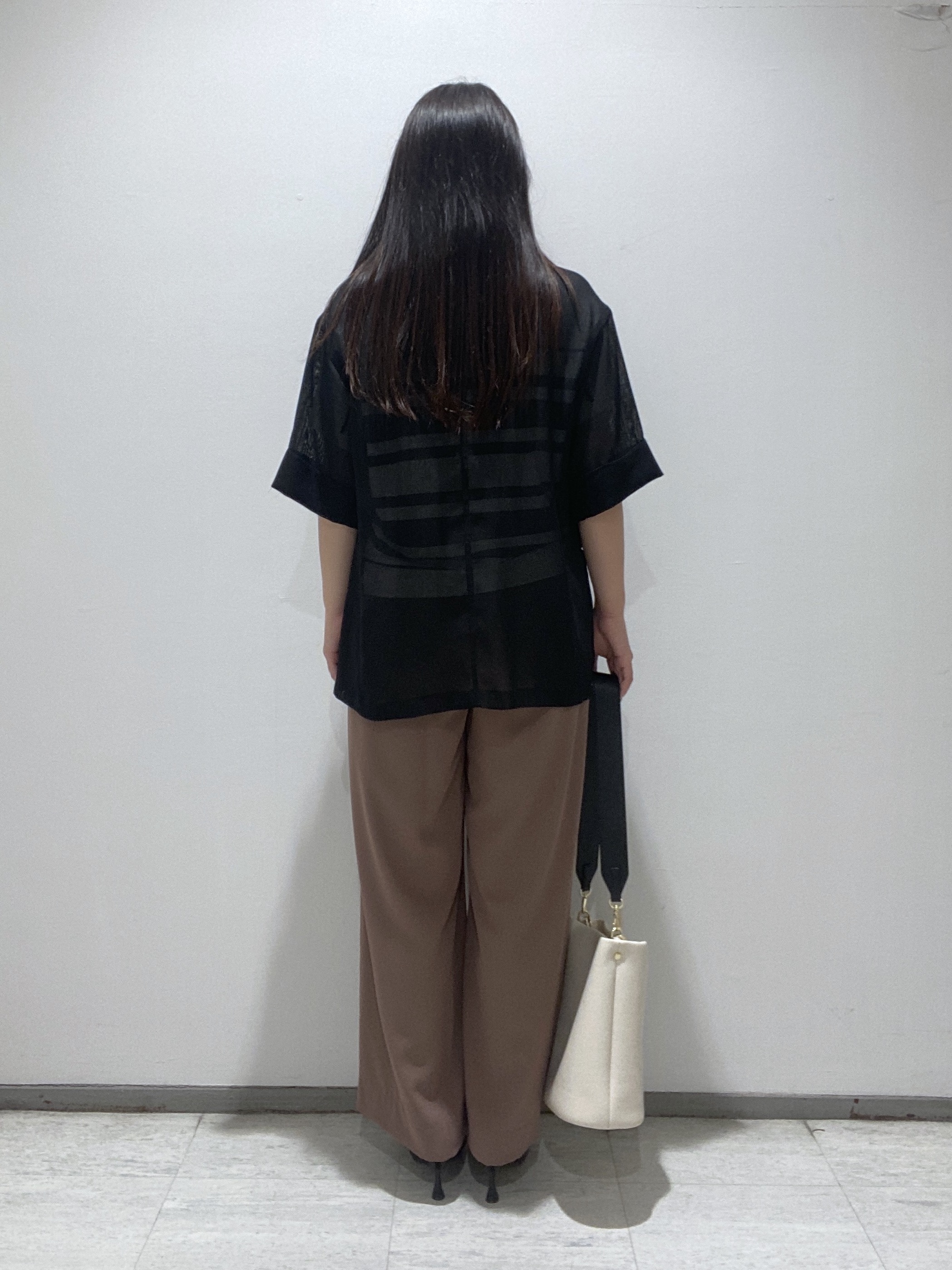 meiさんの「INDIVI｜【洗える】ガーター編みVネックニットT」を使ったコーディネート