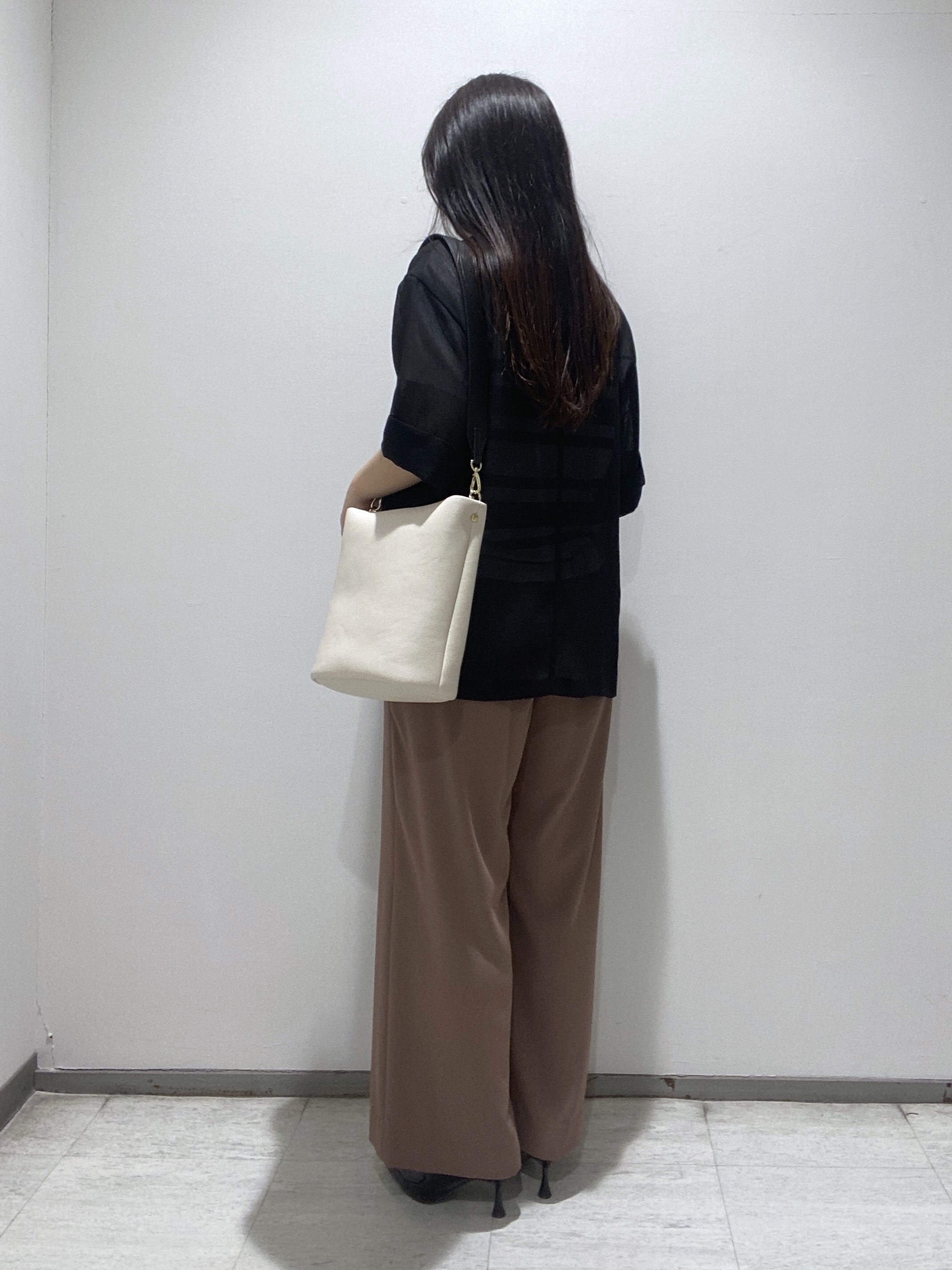 meiさんの「INDIVI｜【洗える】ガーター編みVネックニットT」を使ったコーディネート