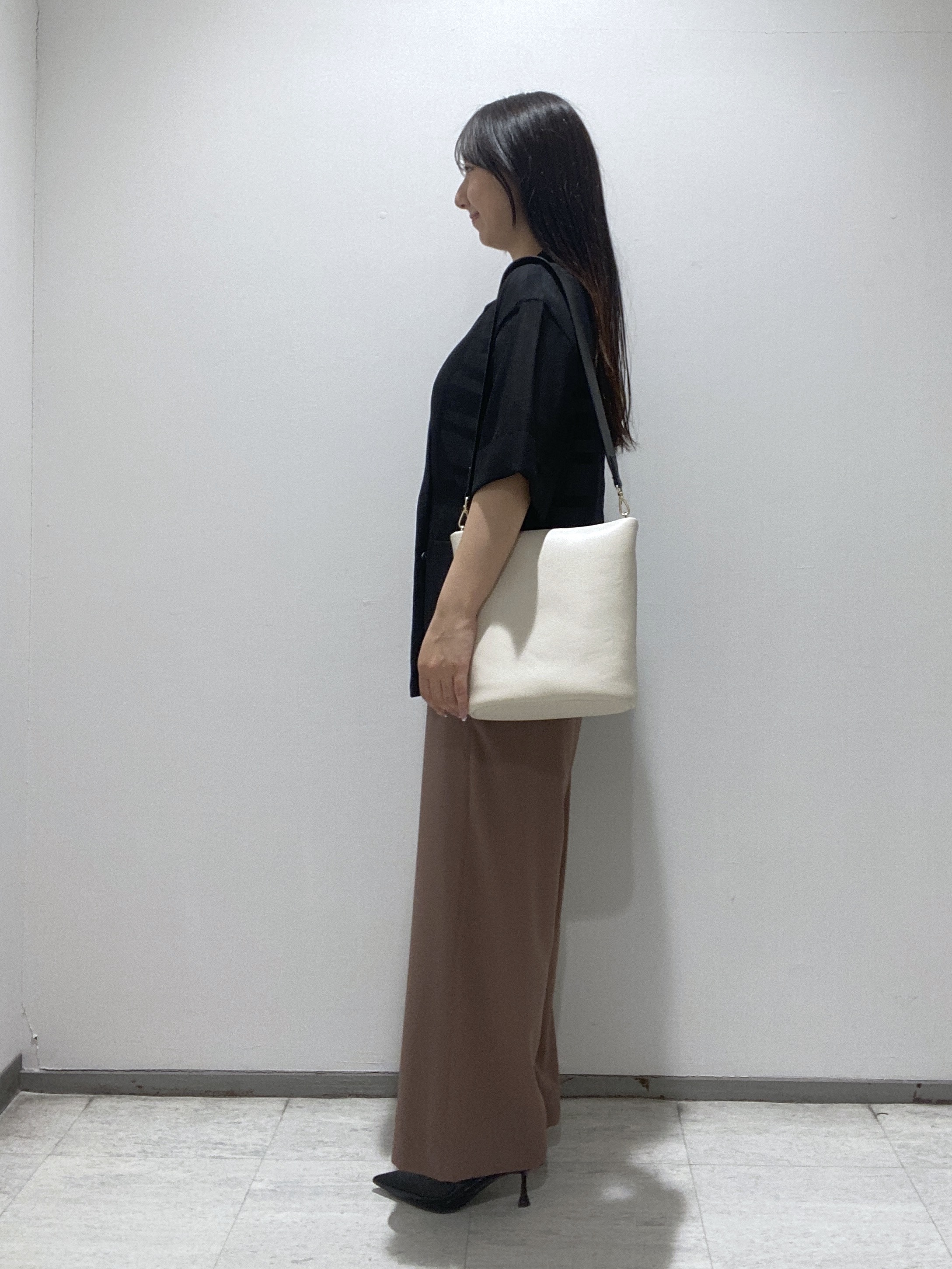 meiさんの「INDIVI｜【洗える】ガーター編みVネックニットT」を使ったコーディネート