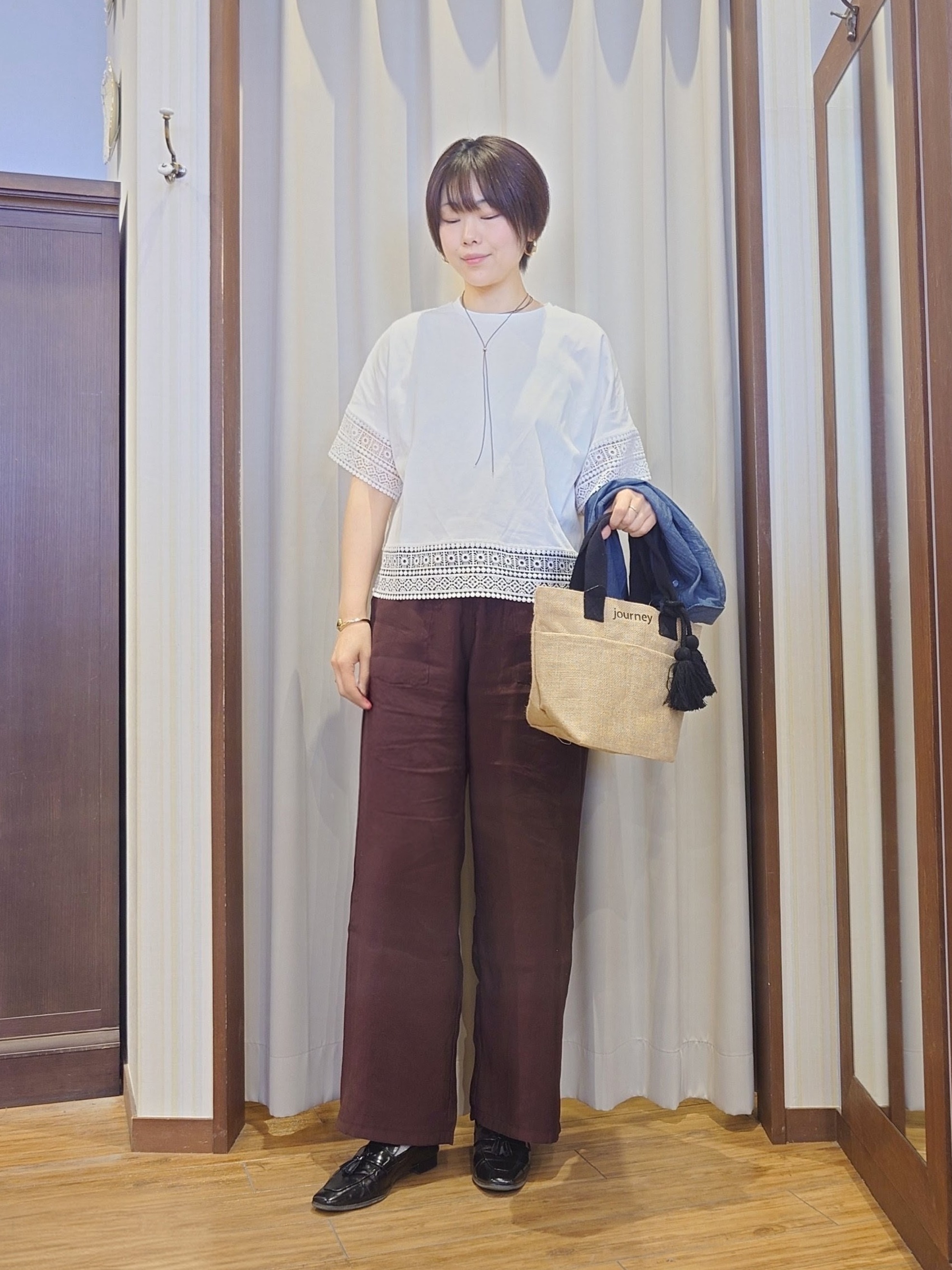 ERIKOさんの「SHOO･LA･RUE｜【綿100%/UV/S-LL/体型カバー】優しく透ける 柔らかシアーデニムシャツ」を使ったコーディネート