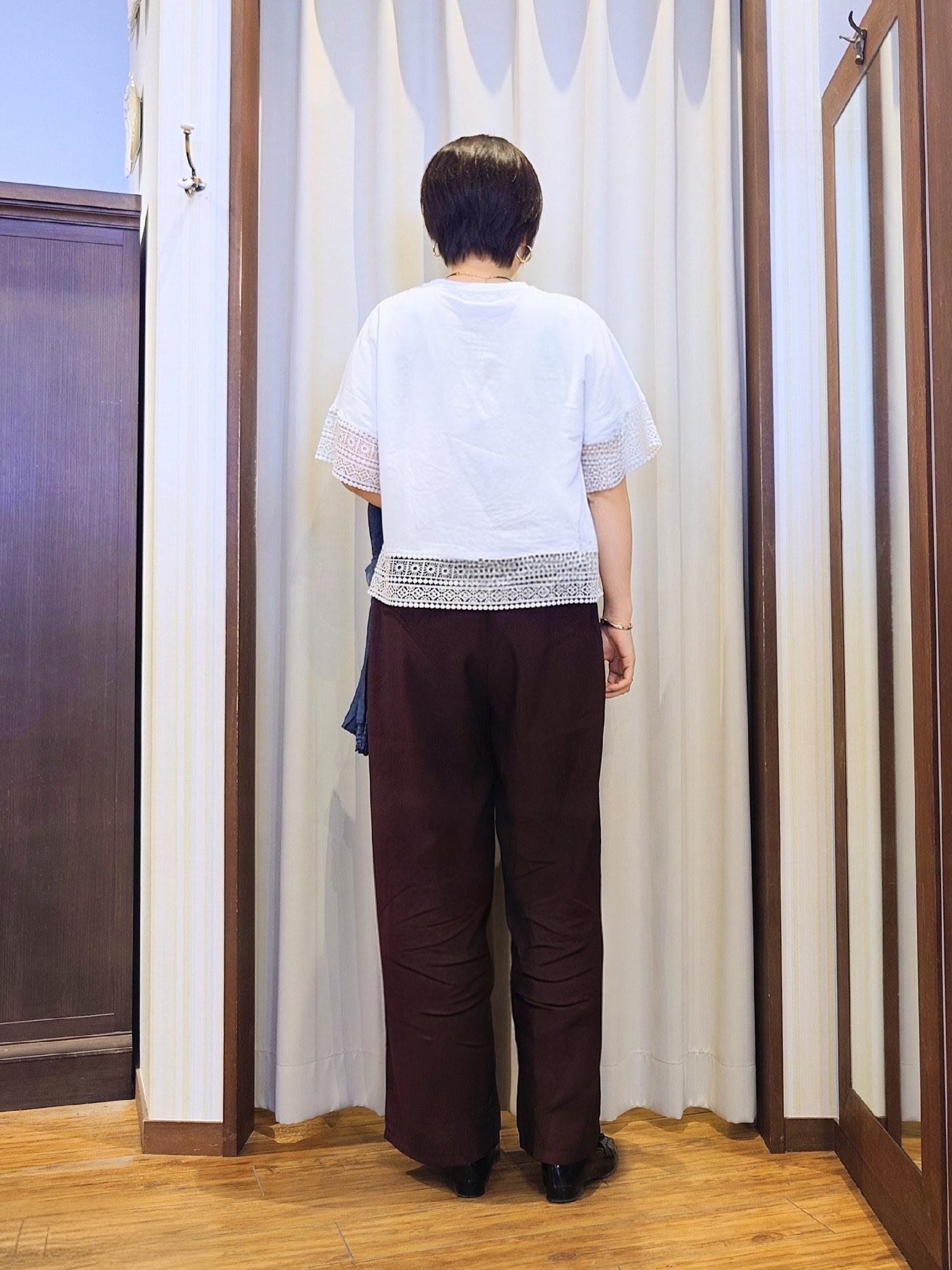 ERIKOさんの「SHOO･LA･RUE｜【綿100%/UV/S-LL/体型カバー】優しく透ける 柔らかシアーデニムシャツ」を使ったコーディネート