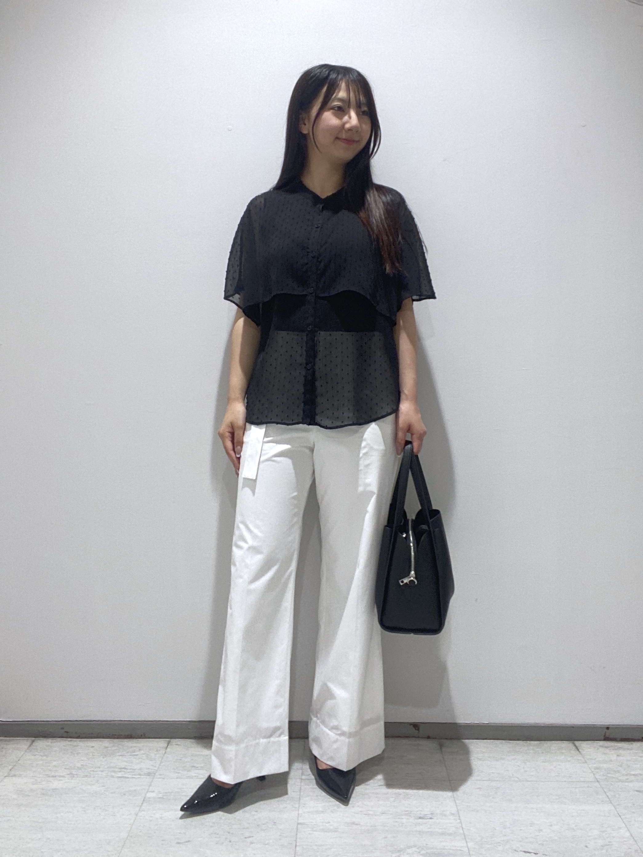 meiさんの「INDIVI｜【洗える／ドットモチーフ】ケープスリーブブラウス」を使ったコーディネート
