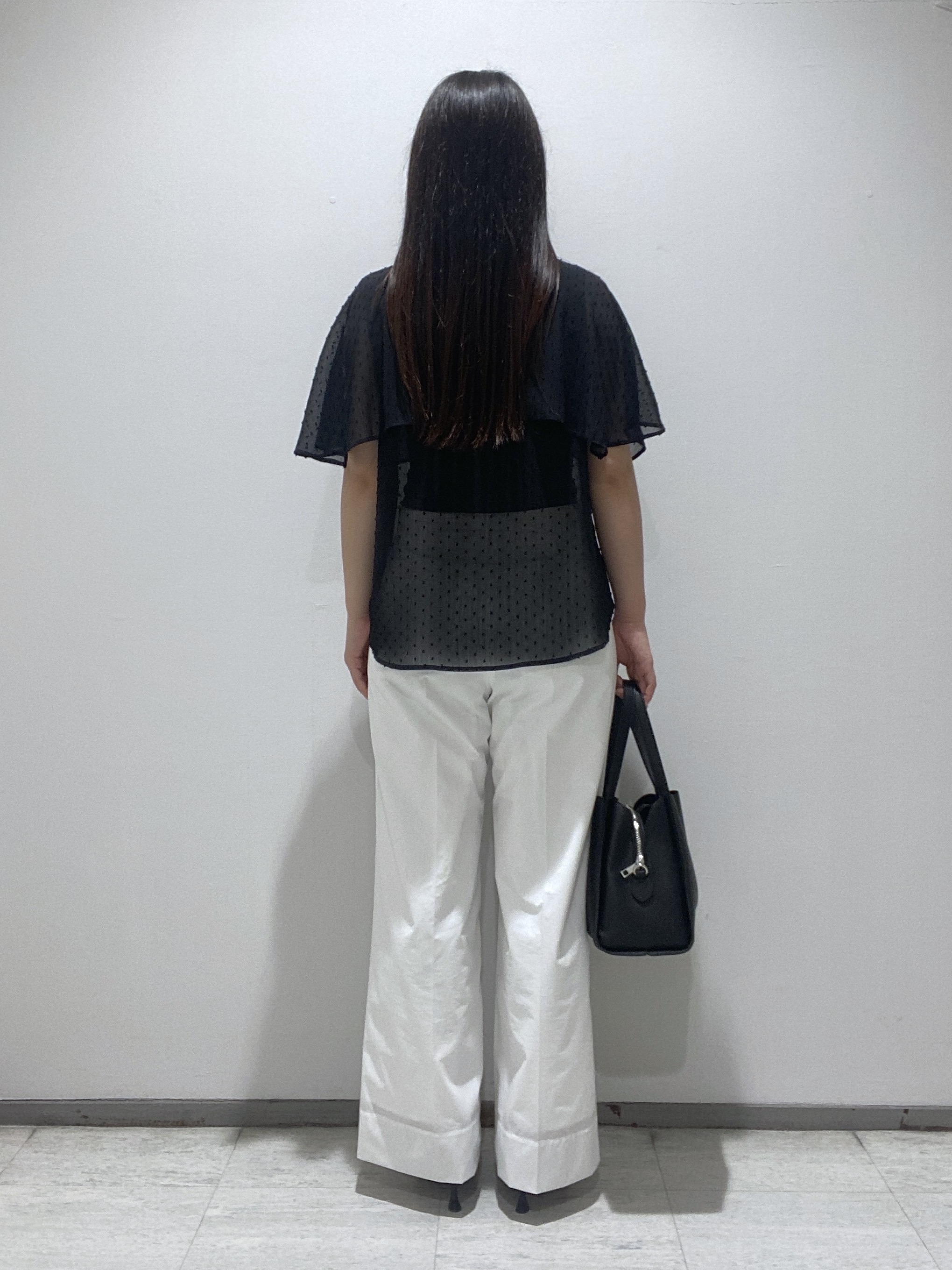meiさんの「INDIVI｜【洗える／ドットモチーフ】ケープスリーブブラウス」を使ったコーディネート