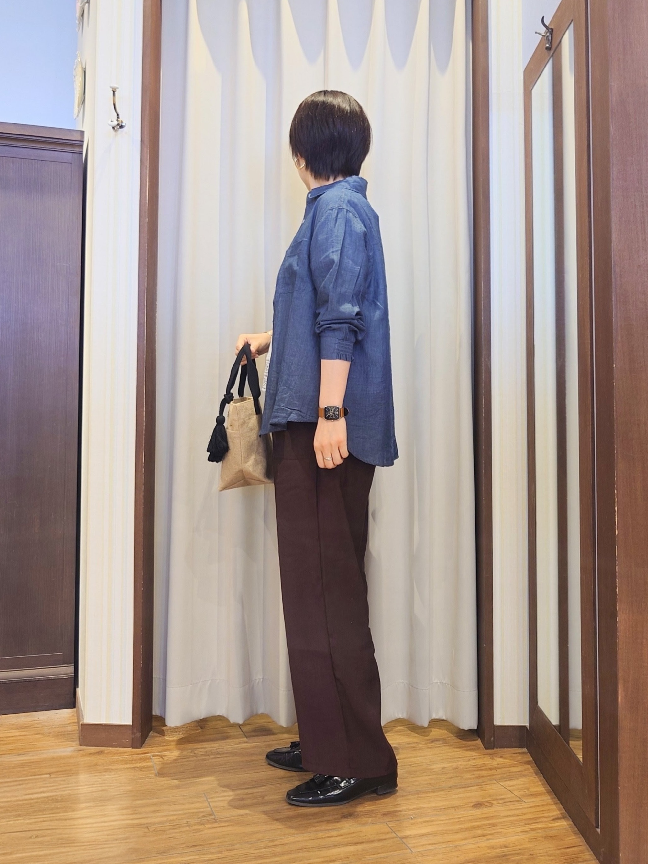 ERIKOさんの「SHOO･LA･RUE｜【綿100%/UV/S-LL/体型カバー】優しく透ける 柔らかシアーデニムシャツ」を使ったコーディネート