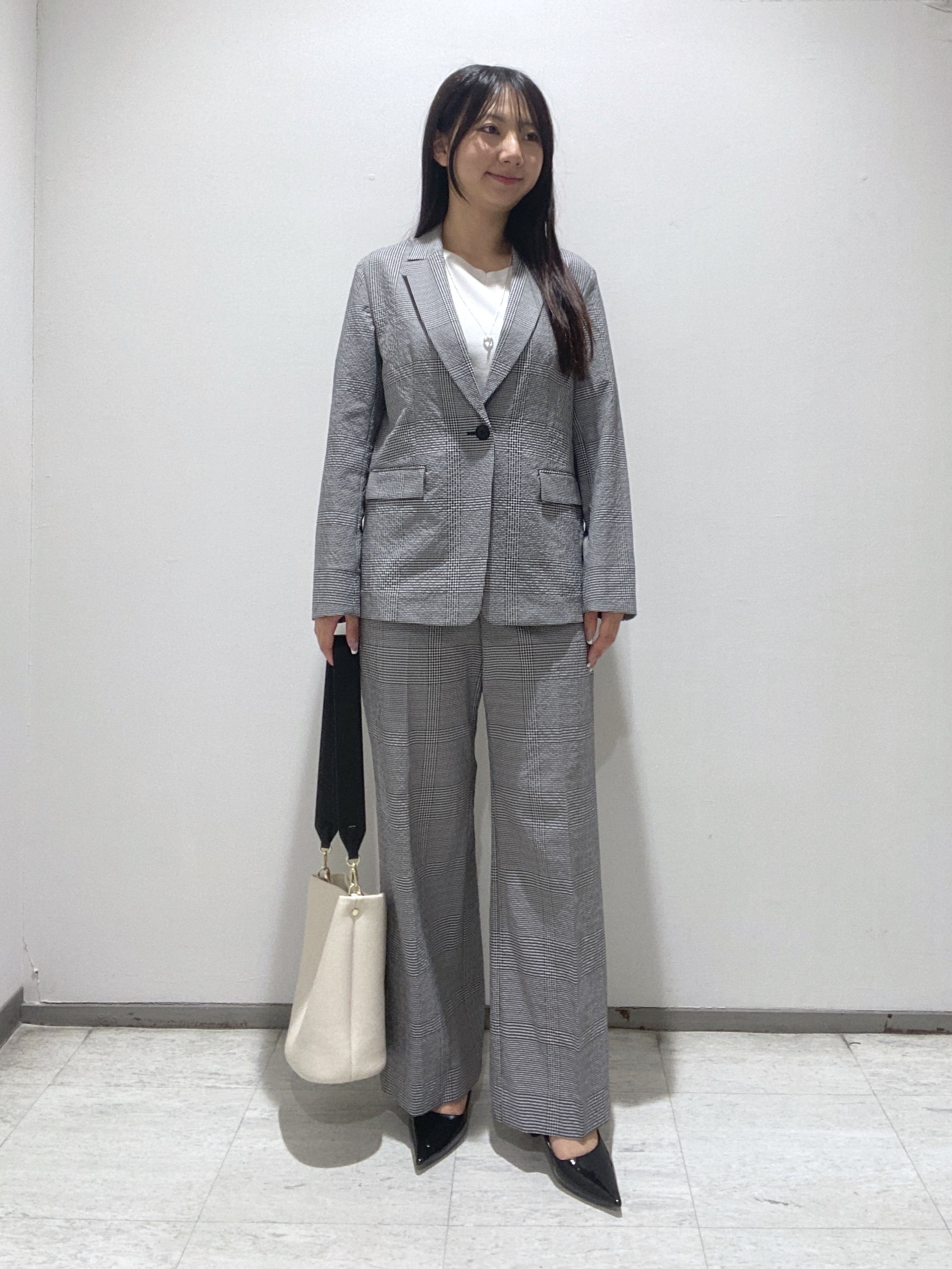meiさんの「INDIVI｜【洗える】ガーター編みVネックニットT」を使ったコーディネート