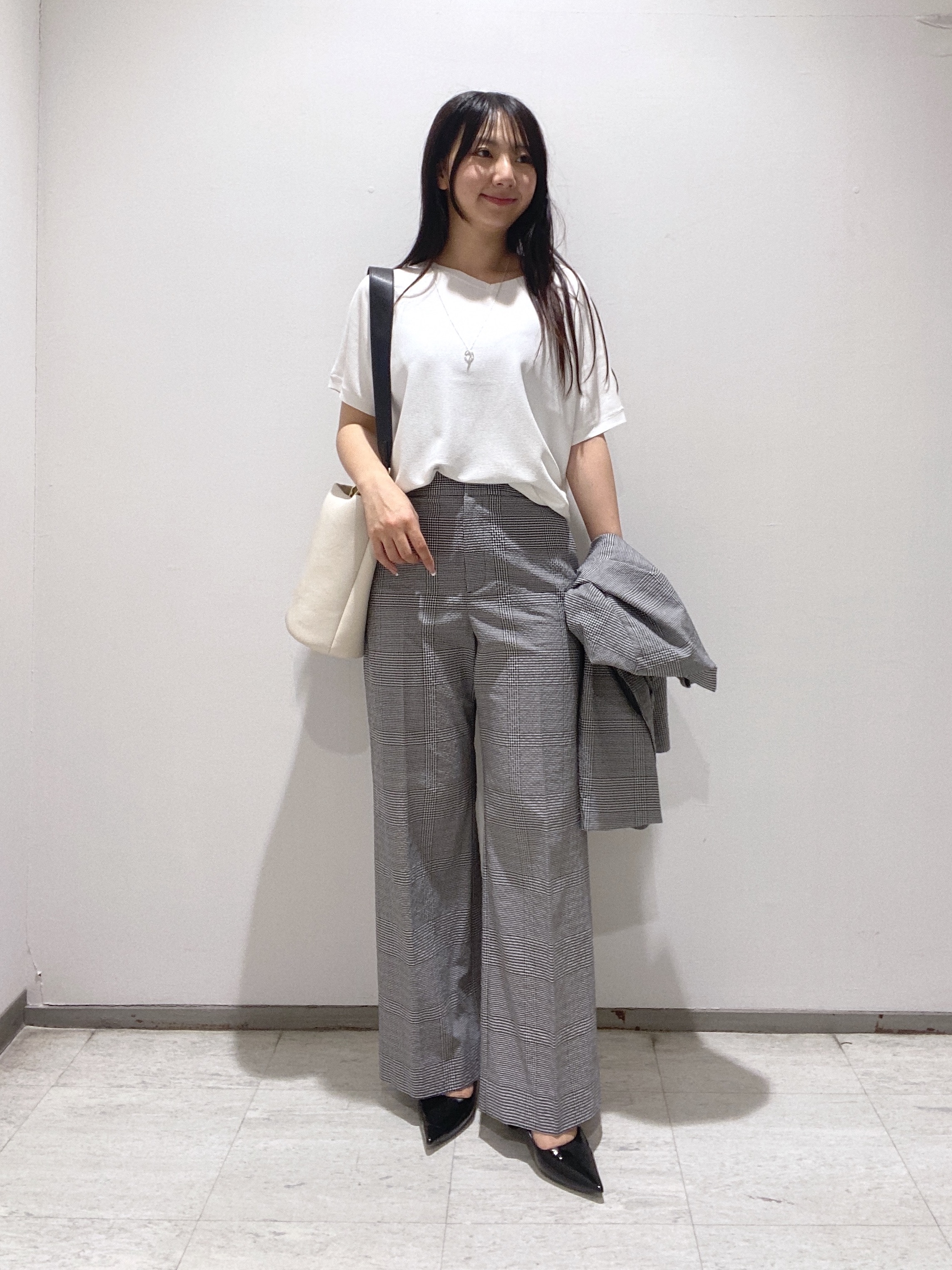 meiさんの「INDIVI｜【洗える】ガーター編みVネックニットT」を使ったコーディネート