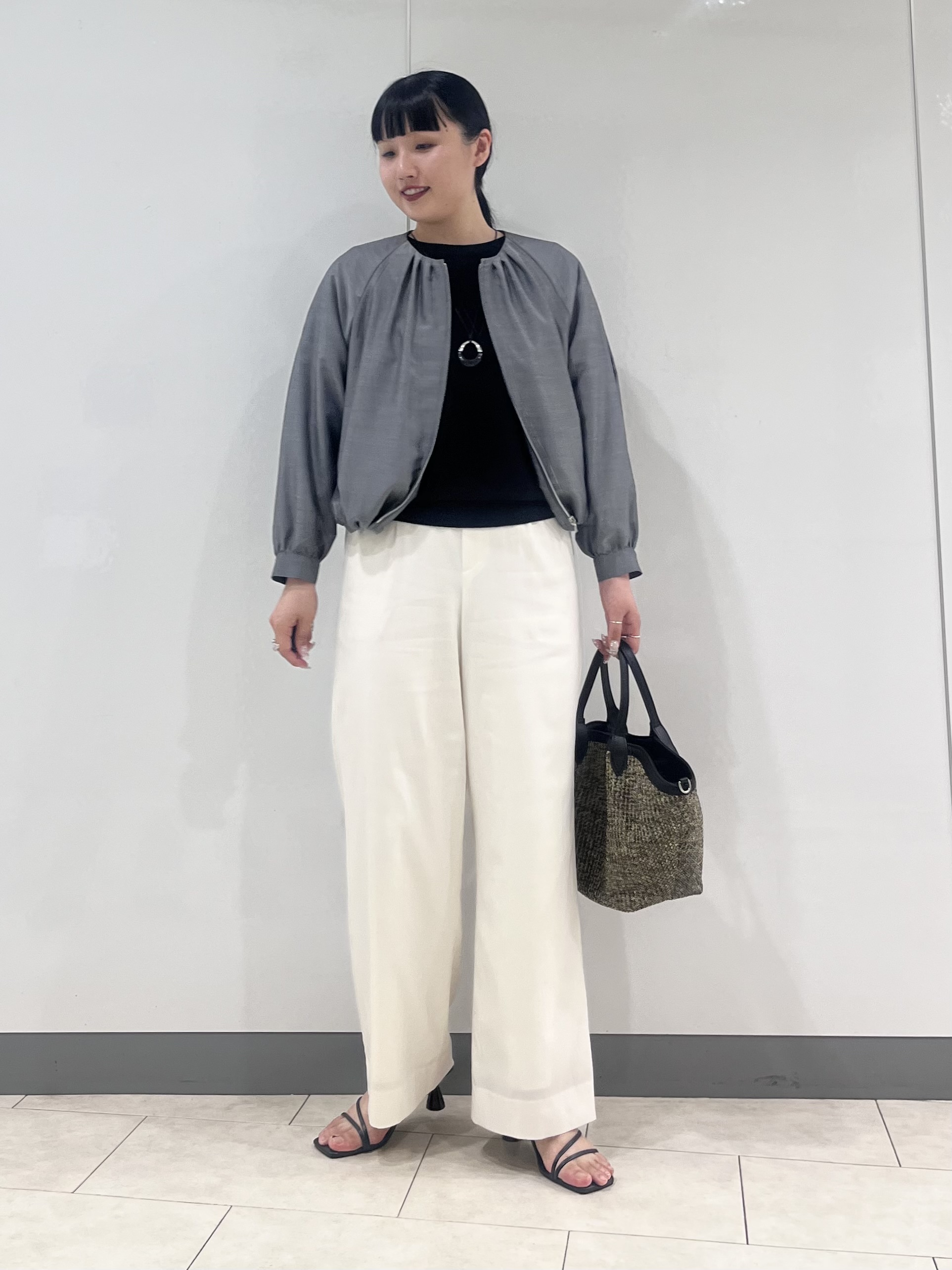 hasuさんの「INDIVI｜【洗える／大人シアー】エアリー バルーンブルゾン」を使ったコーディネート