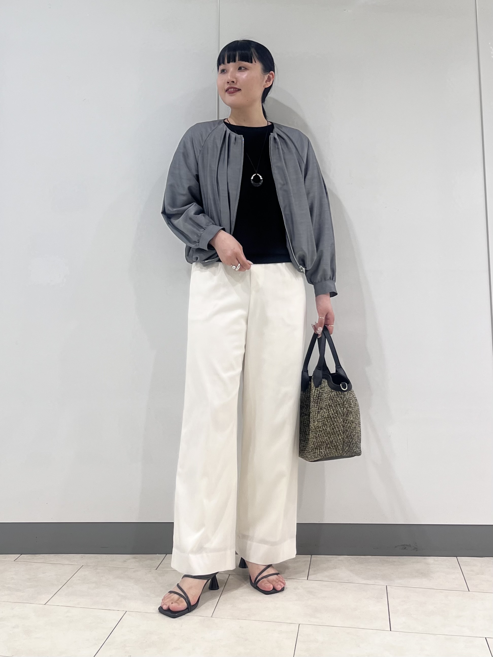 hasuさんの「INDIVI｜【洗える／大人シアー】エアリー バルーンブルゾン」を使ったコーディネート