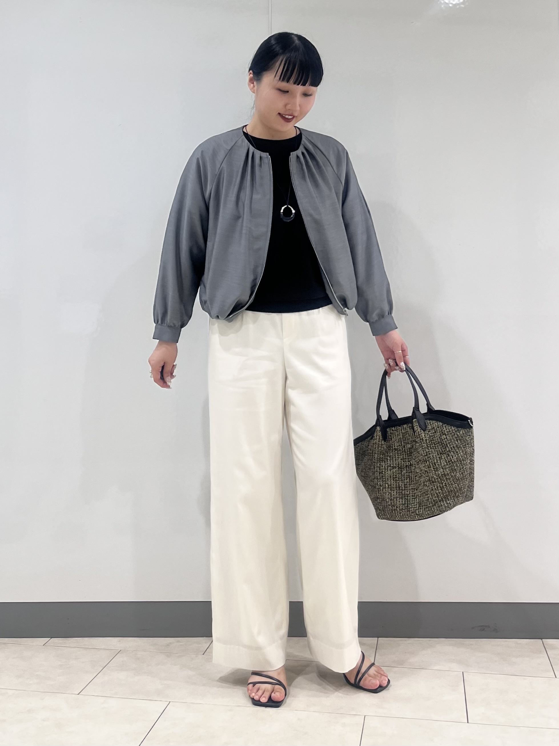 hasuさんの「INDIVI｜【洗える／大人シアー】エアリー バルーンブルゾン」を使ったコーディネート