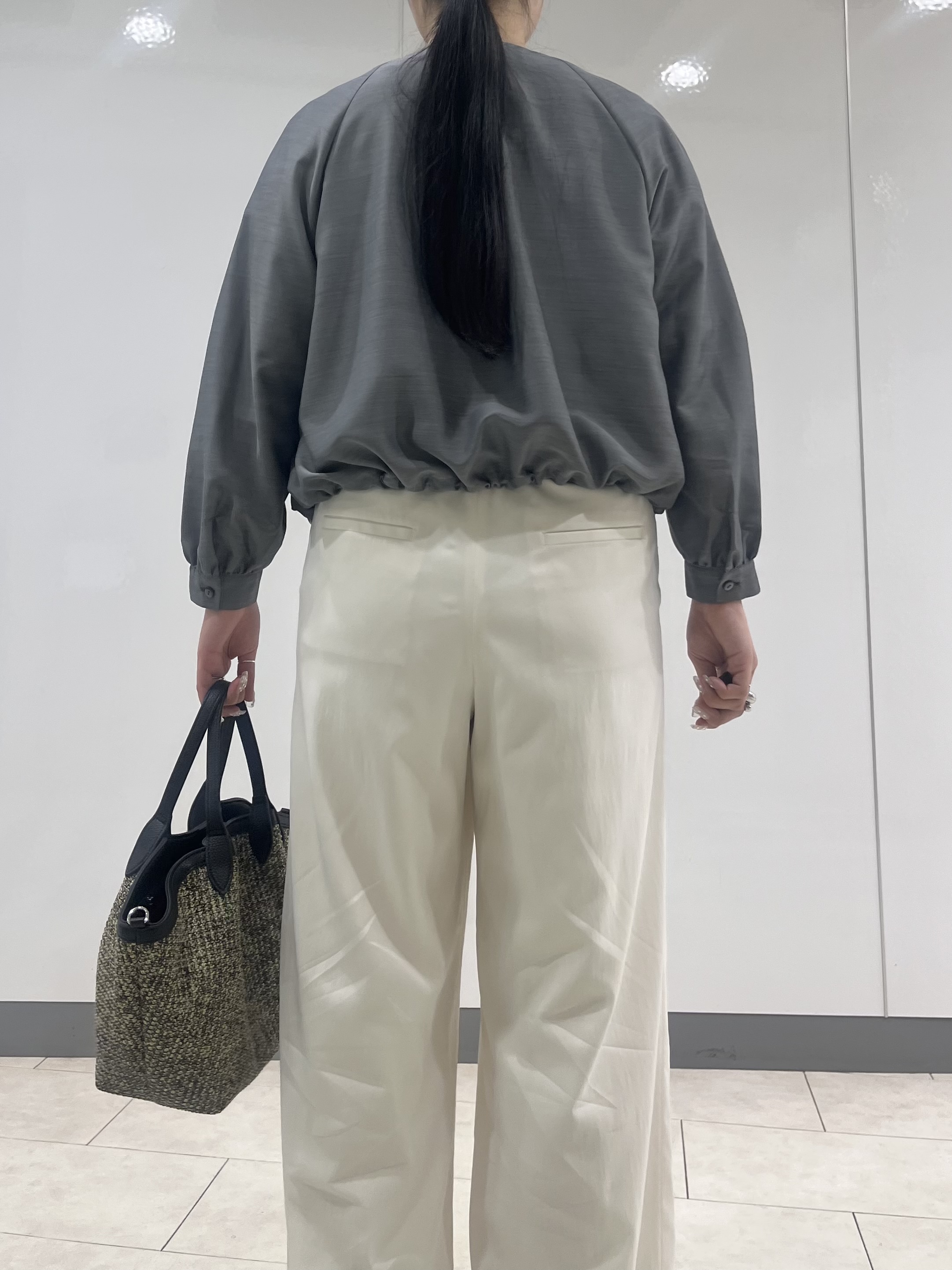 hasuさんの「INDIVI｜【洗える／大人シアー】エアリー バルーンブルゾン」を使ったコーディネート