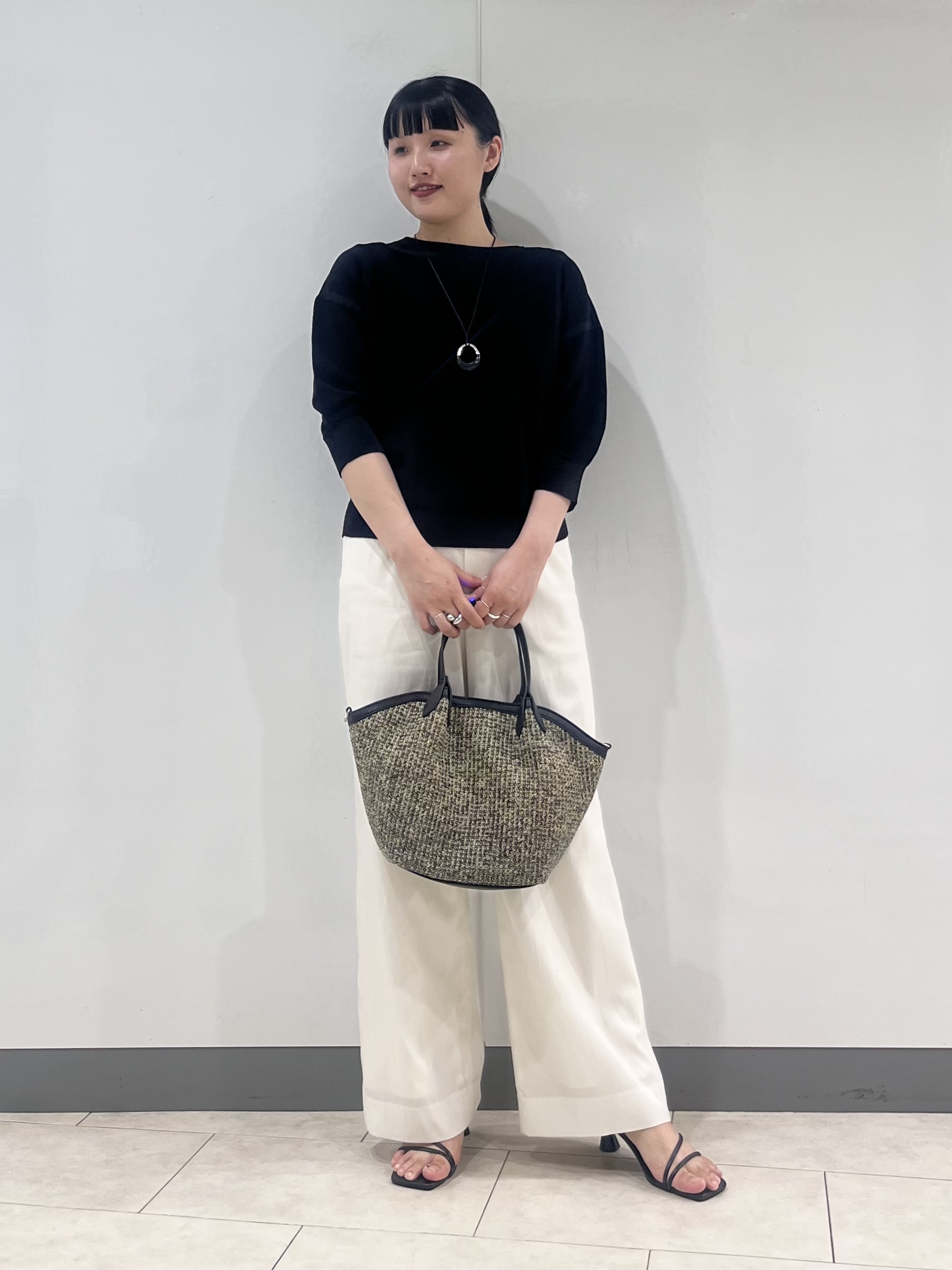 hasuさんの「INDIVI｜【洗える／大人シアー】エアリー バルーンブルゾン」を使ったコーディネート