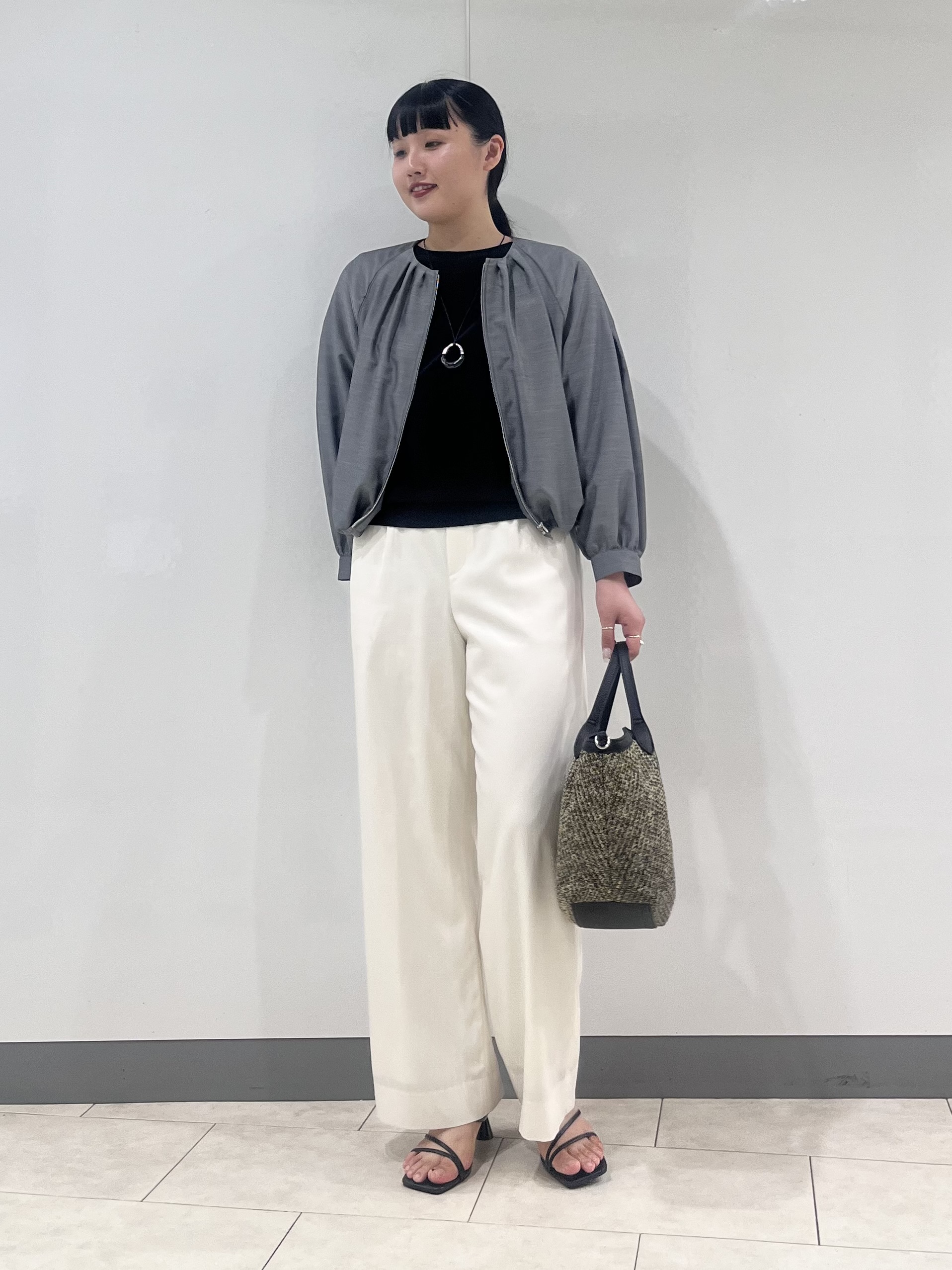 hasuさんの「INDIVI｜【洗える／大人シアー】エアリー バルーンブルゾン」を使ったコーディネート