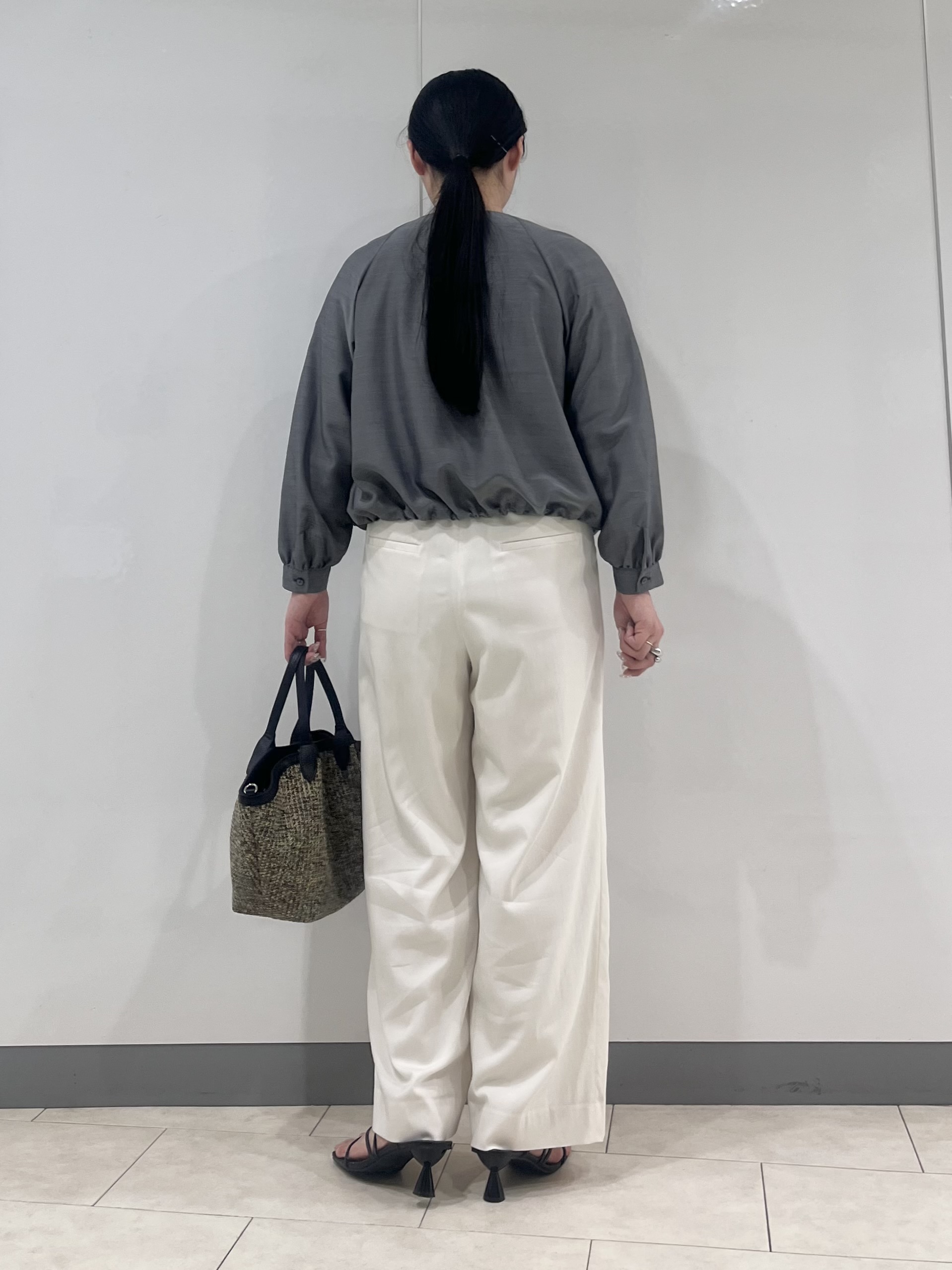 hasuさんの「INDIVI｜【洗える／大人シアー】エアリー バルーンブルゾン」を使ったコーディネート