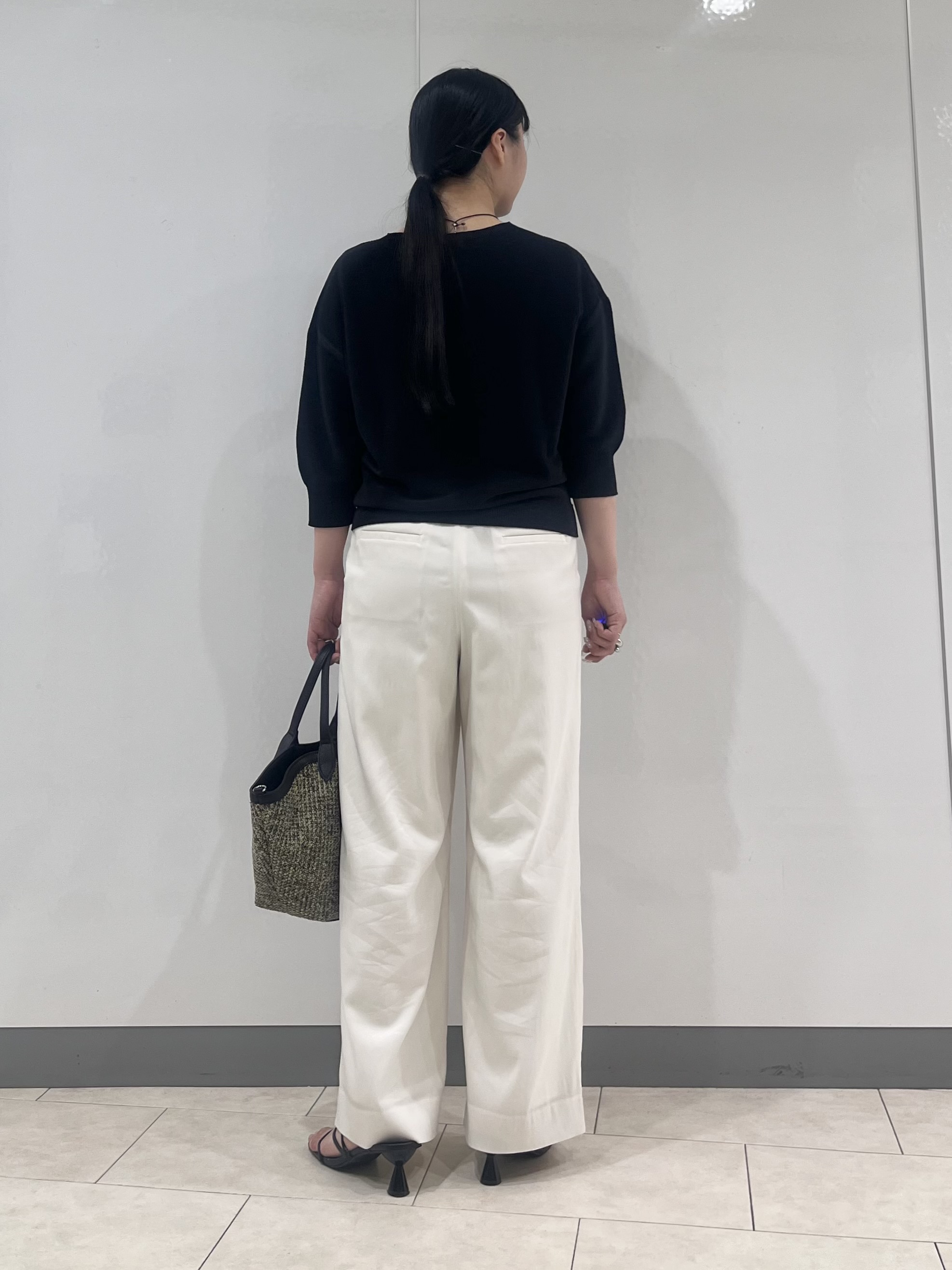 hasuさんの「INDIVI｜【洗える／ドライタッチ／和紙混】ガーター編みニット」を使ったコーディネート