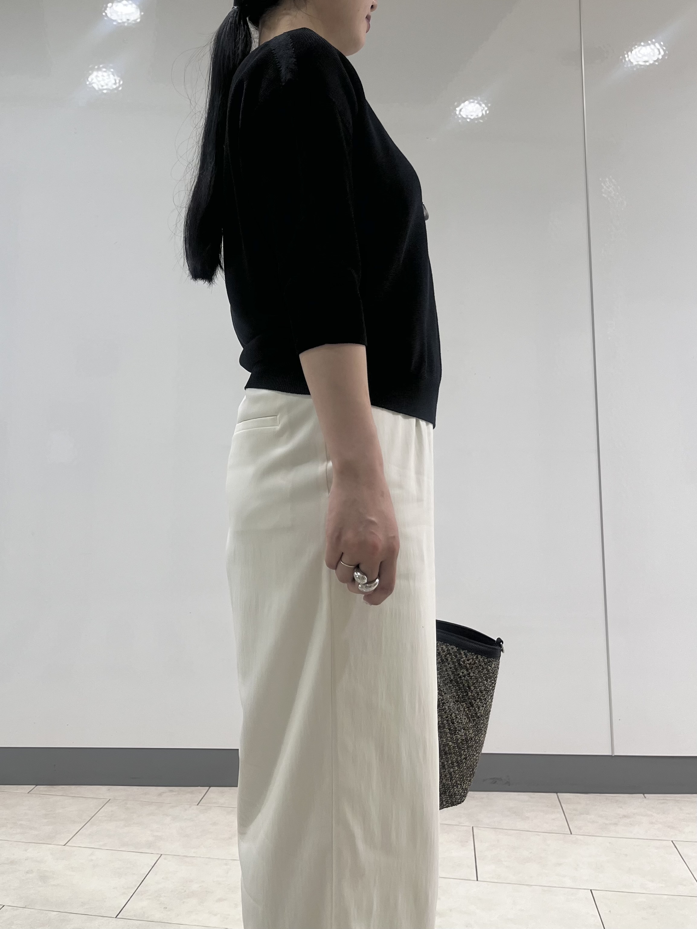 hasuさんの「INDIVI｜【洗える／ドライタッチ／和紙混】ガーター編みニット」を使ったコーディネート