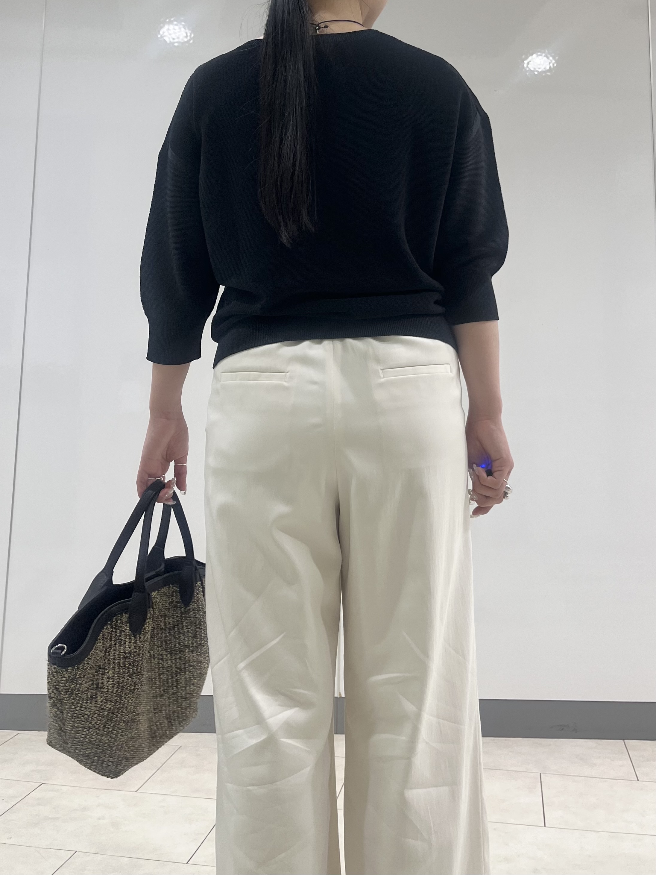 hasuさんの「INDIVI｜【洗える／ドライタッチ／和紙混】ガーター編みニット」を使ったコーディネート