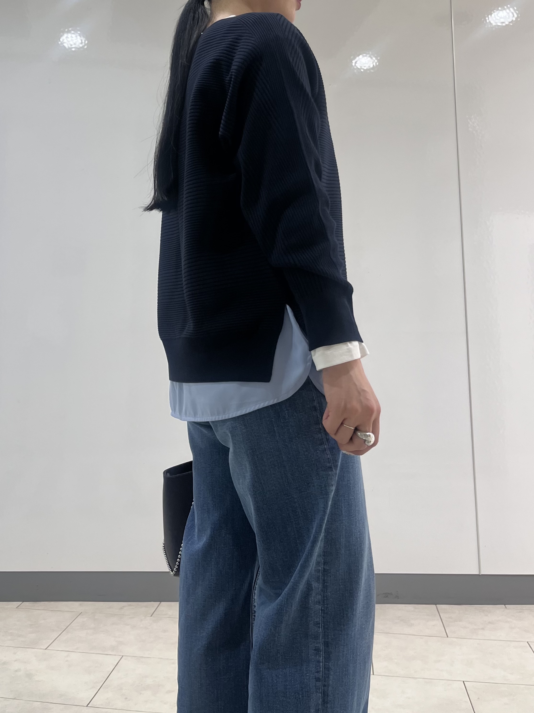 hasuさんの「INDIVI｜【洗える／キレイ色】体型カバー無縫製ニット」を使ったコーディネート