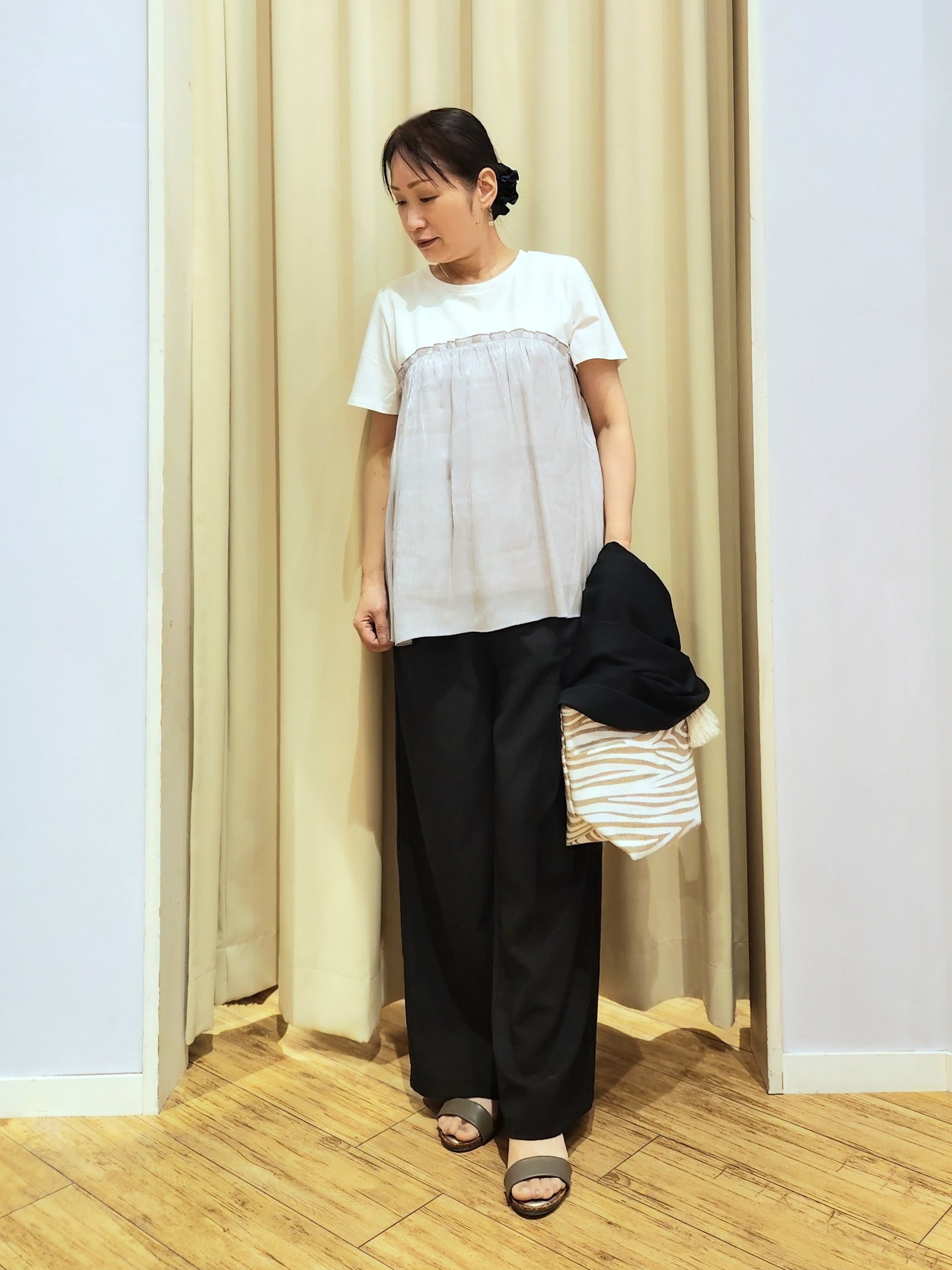 くまさんの「SHOO･LA･RUE｜【ひんやり/S-LL】1枚でインせず決まる きらきらビスチェ風Tシャツ」を使ったコーディネート