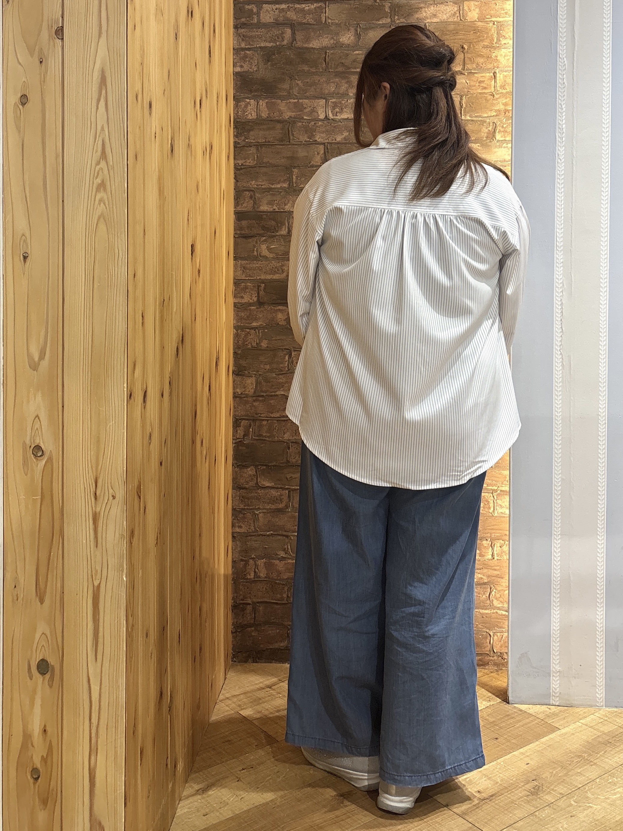 ゆかぴさんの「SHOO･LA･RUE｜【ひんやり/UV/吸水速乾/洗濯後しわになりにくい】ラッシュガードにもなる ストライプシャツ」を使ったコーディネート