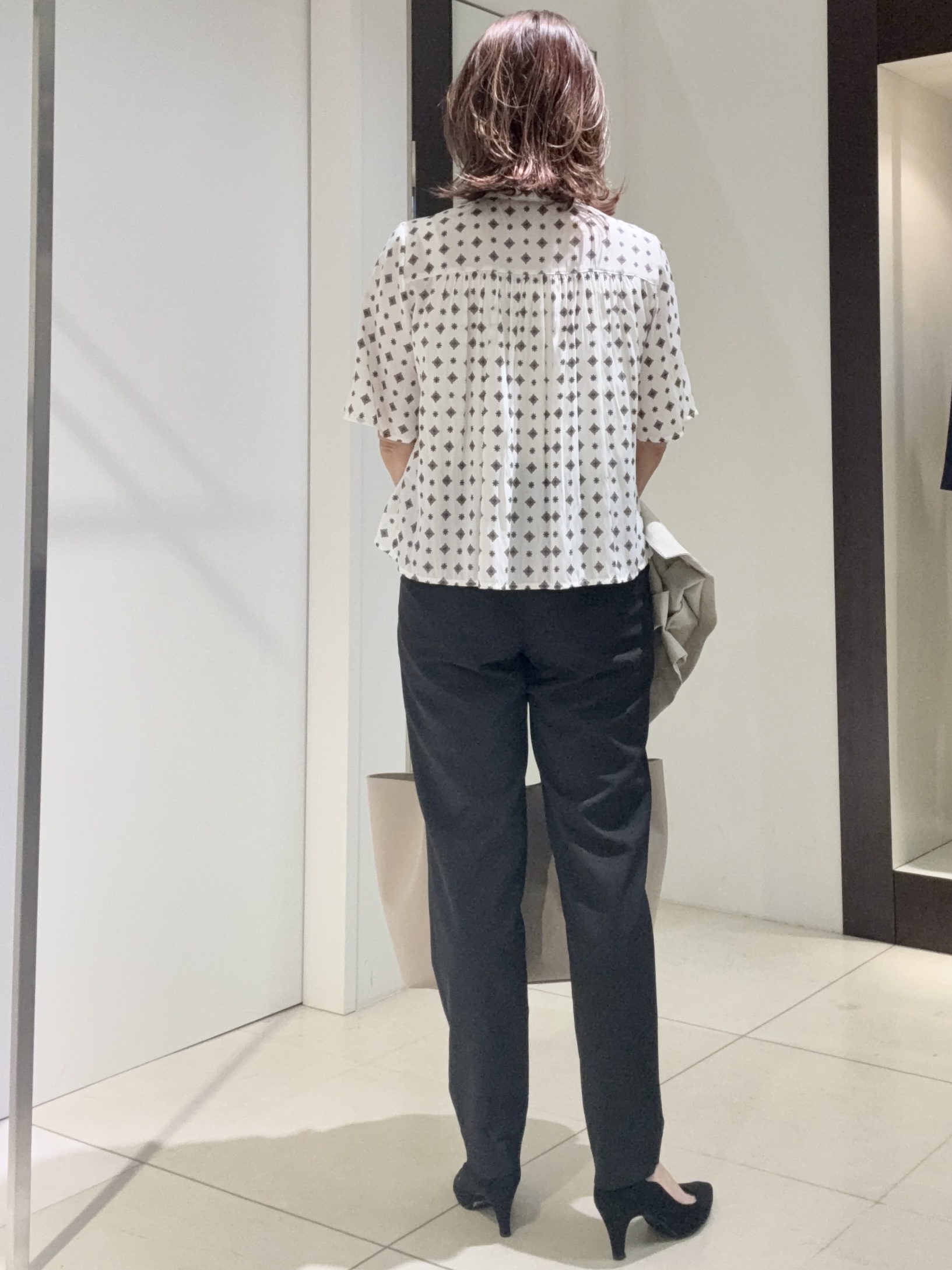 tomoさんの「UNTITLED｜【さらりと快適/セットアップ可/UV/接触冷感】スラブカラーレスジャケット」を使ったコーディネート