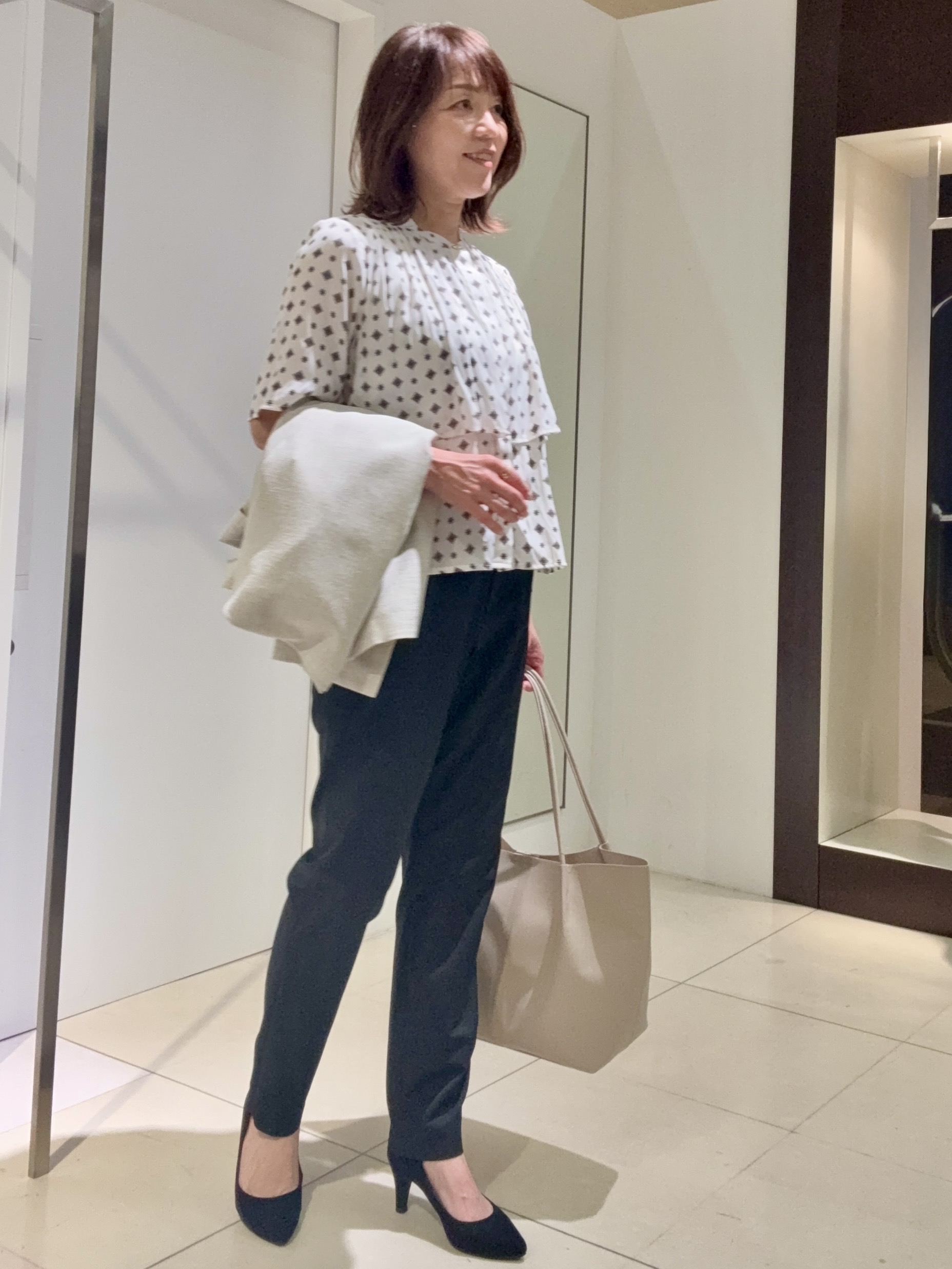 tomoさんの「UNTITLED｜【さらりと快適/セットアップ可/UV/接触冷感】スラブカラーレスジャケット」を使ったコーディネート
