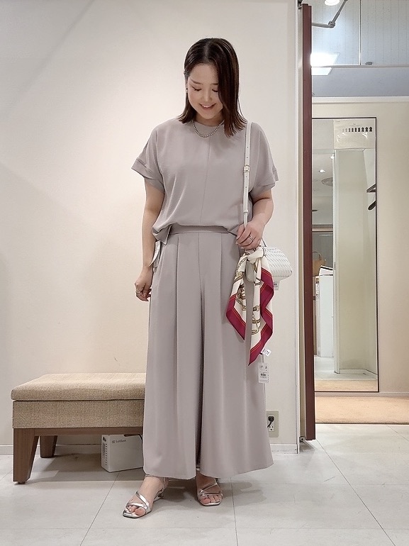 YUIさんの「UNTITLED｜【前後2WAY/はっ水/セットアップ可】リラクシーフレンチスリーブブラウス」を使ったコーディネート