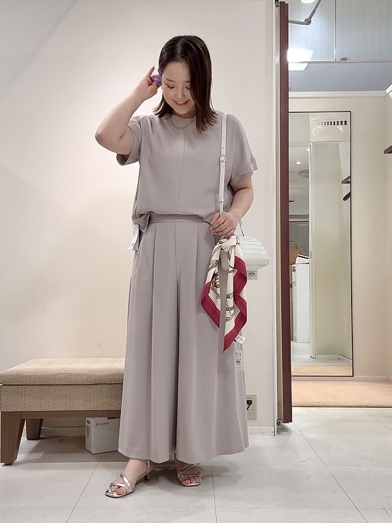 YUIさんの「UNTITLED｜【前後2WAY/はっ水/セットアップ可】リラクシーフレンチスリーブブラウス」を使ったコーディネート